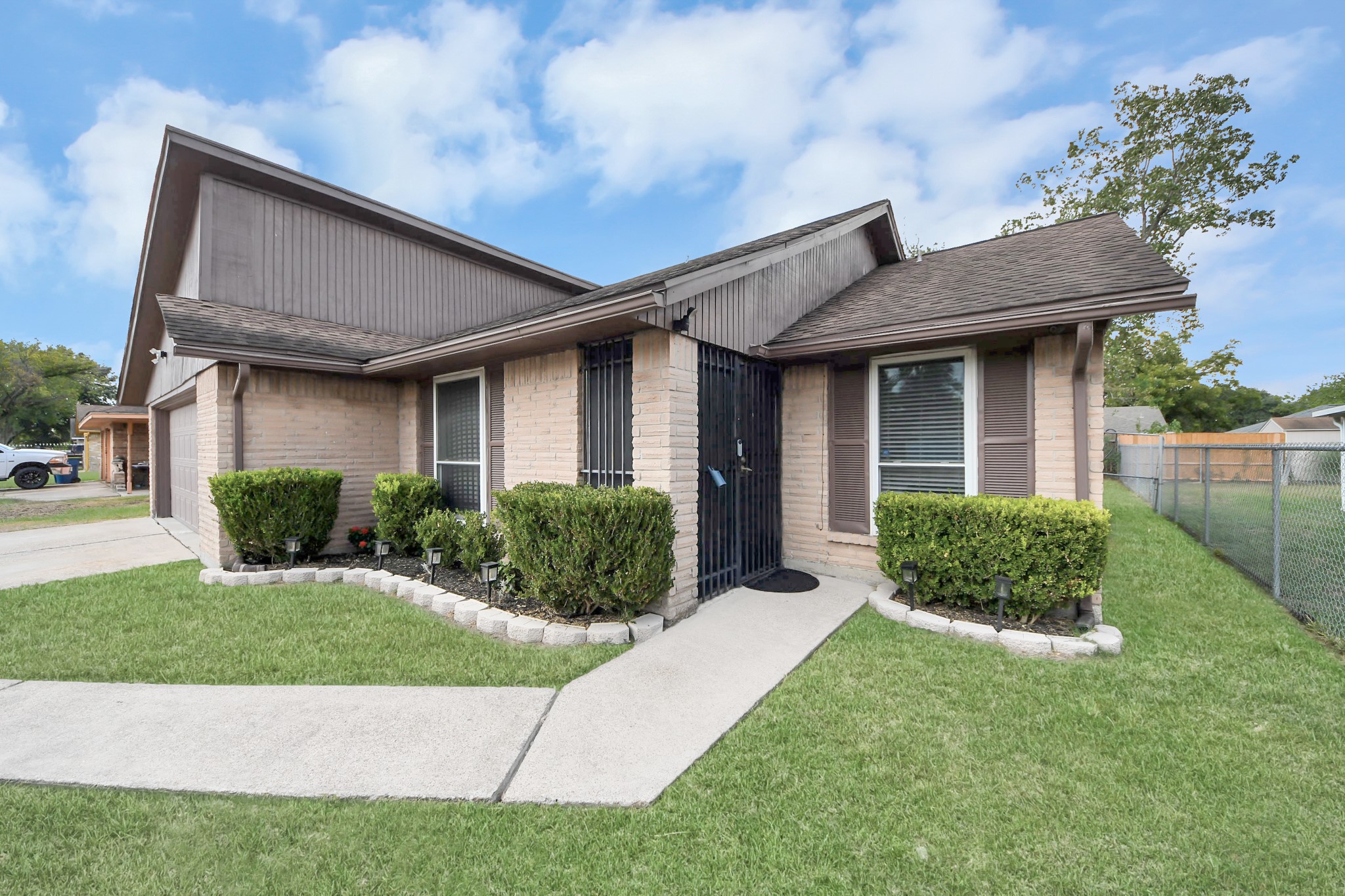 1930 Deerhurst Lane, Houston, TX 77088
