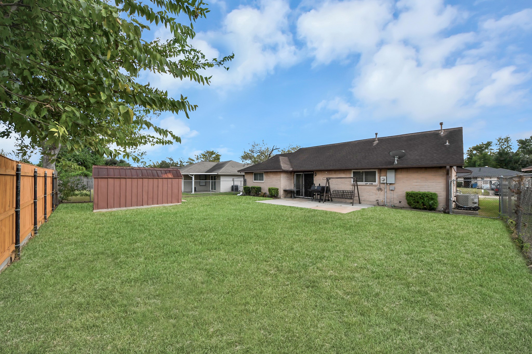1930 Deerhurst Lane, Houston, TX 77088