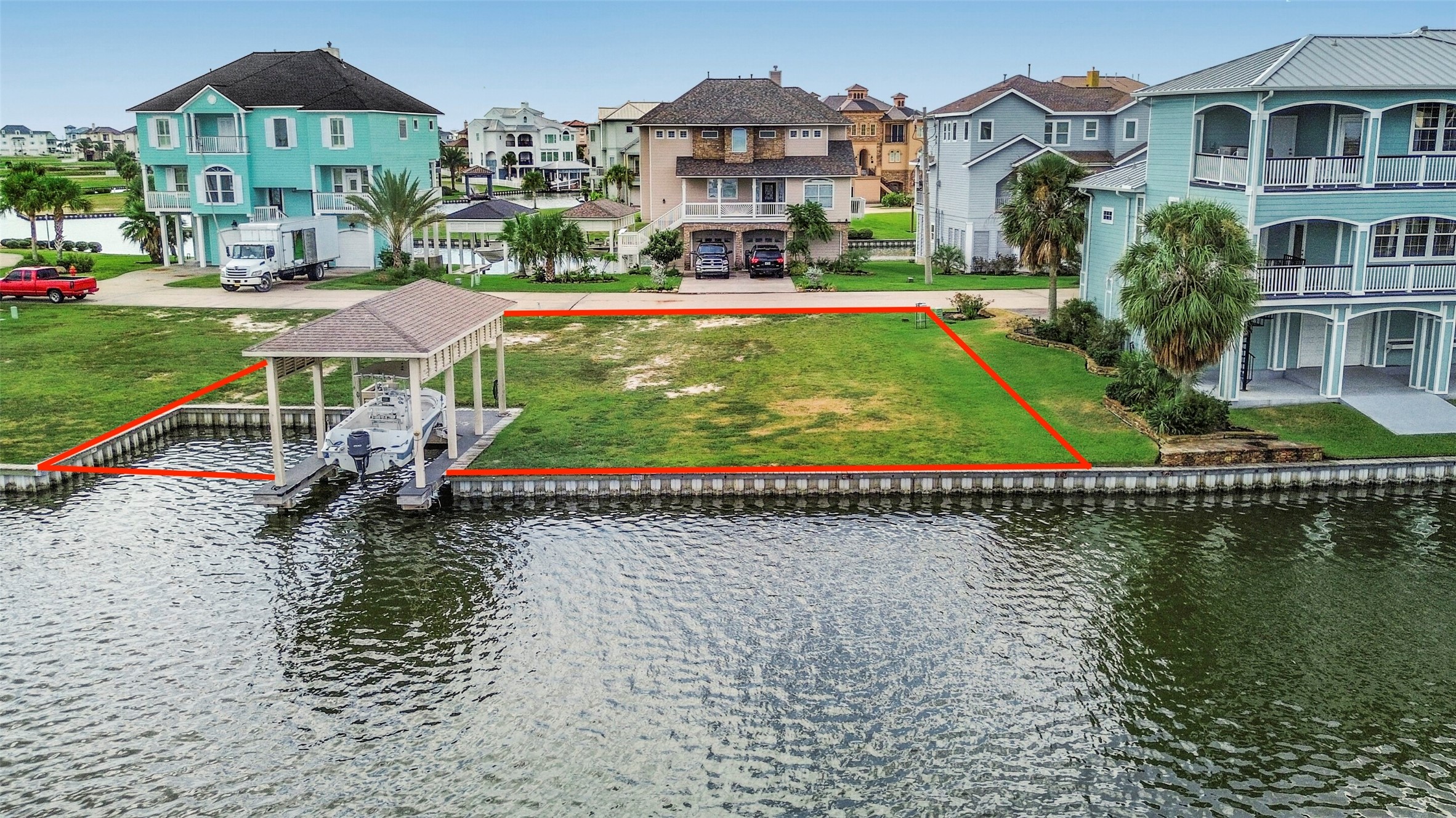 Wide open views highlight the natural coastal setting surrounding HarborWalk. Here, boating, fishing and relaxing by the water can become part of your everyday routine.