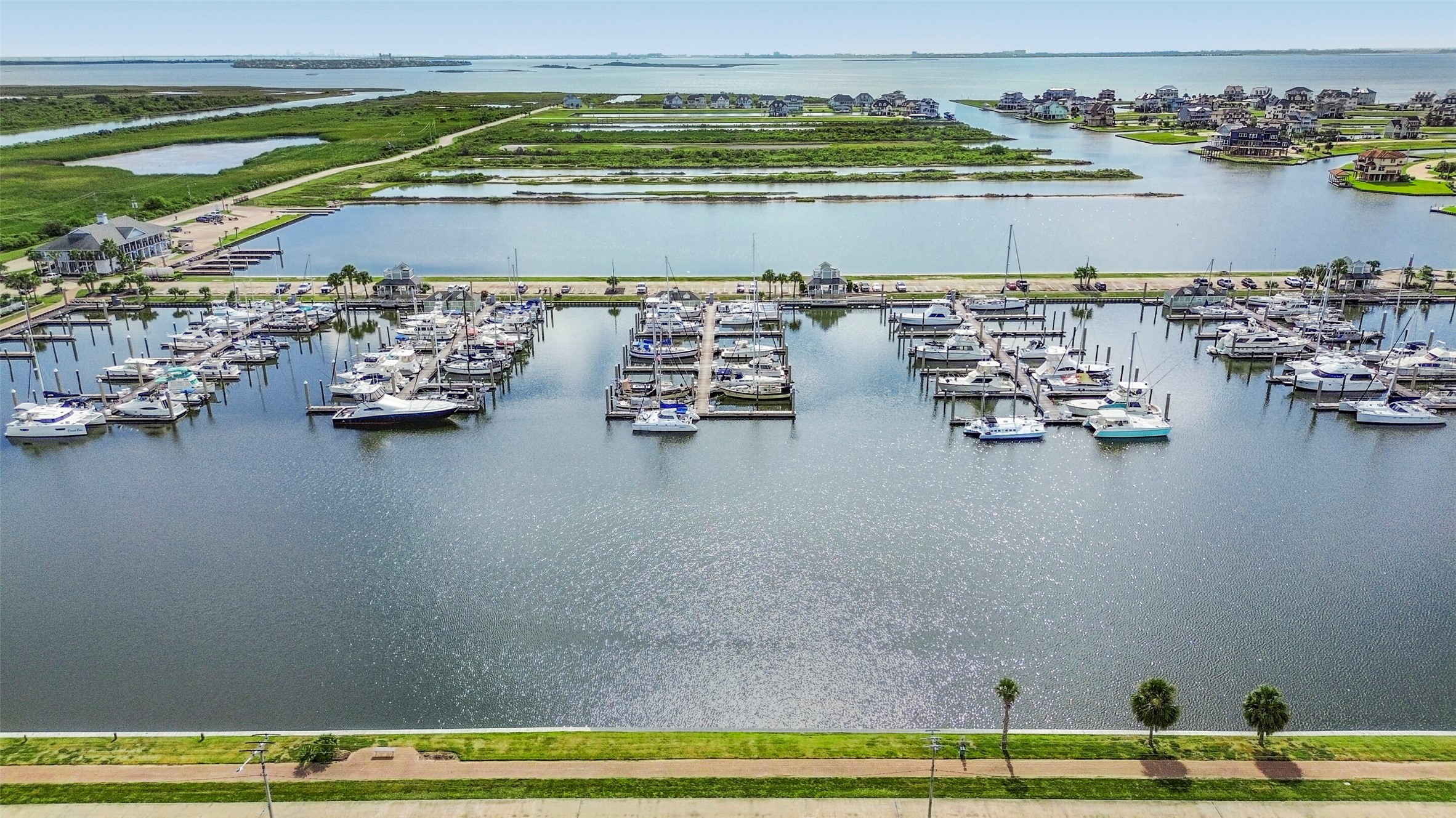 Boaters and anglers will love HarborWalks direct connection to the surrounding waterways and West Galveston Bay. Keep your boat close and make spontaneous days on the water part of your everyday lifestyle.