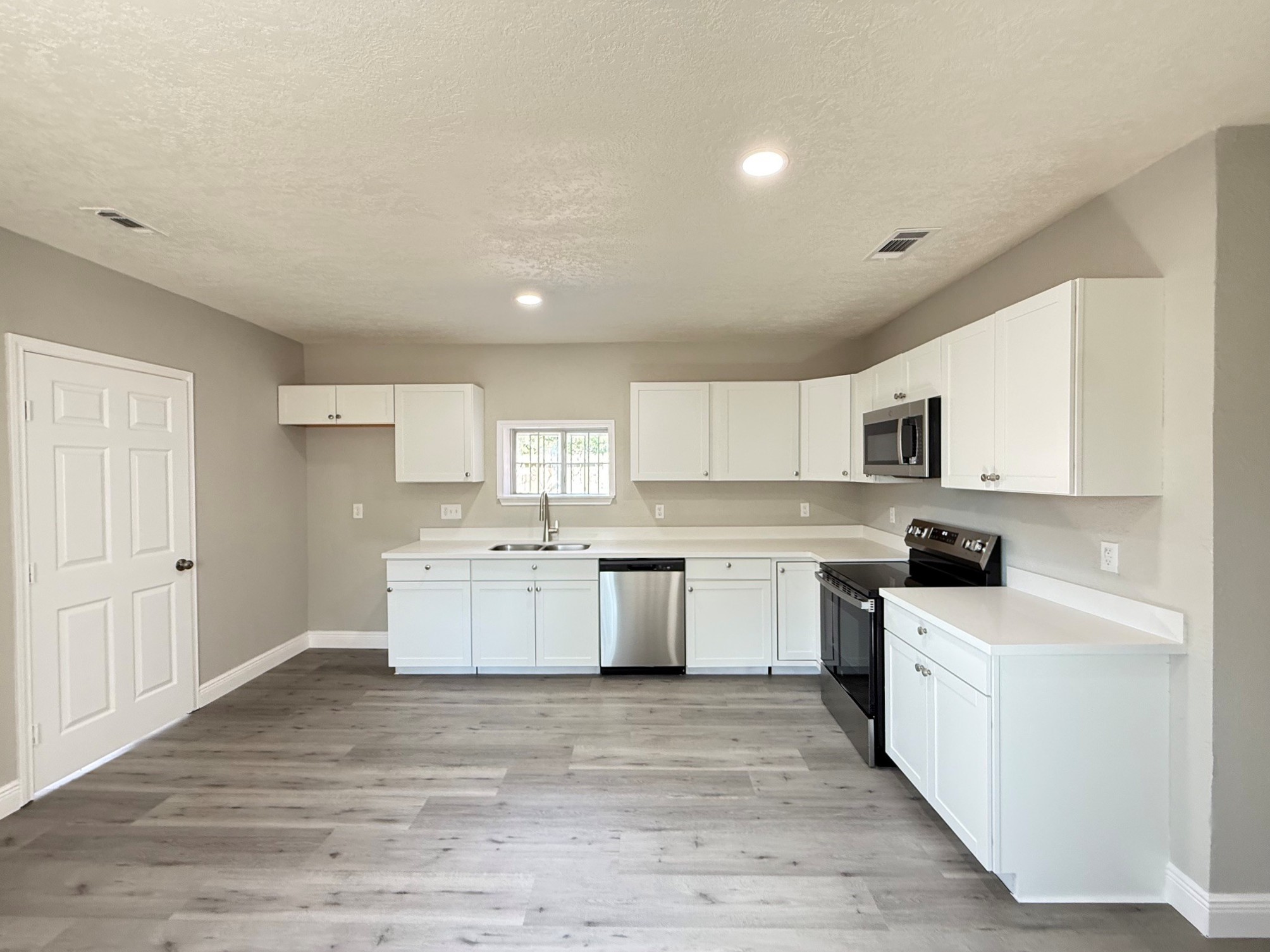 6813 N Wayside Drive, Houston, TX 77028