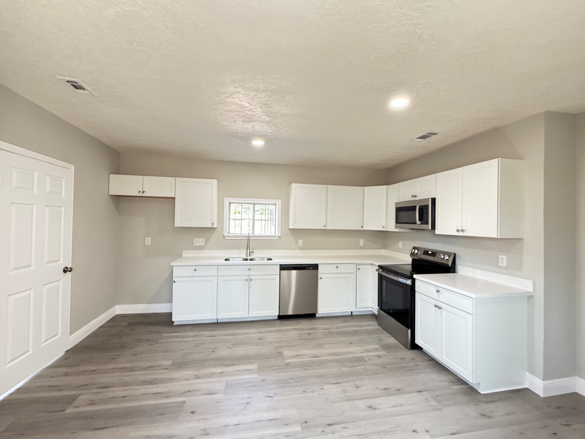 6813 N Wayside Drive, Houston, TX 77028