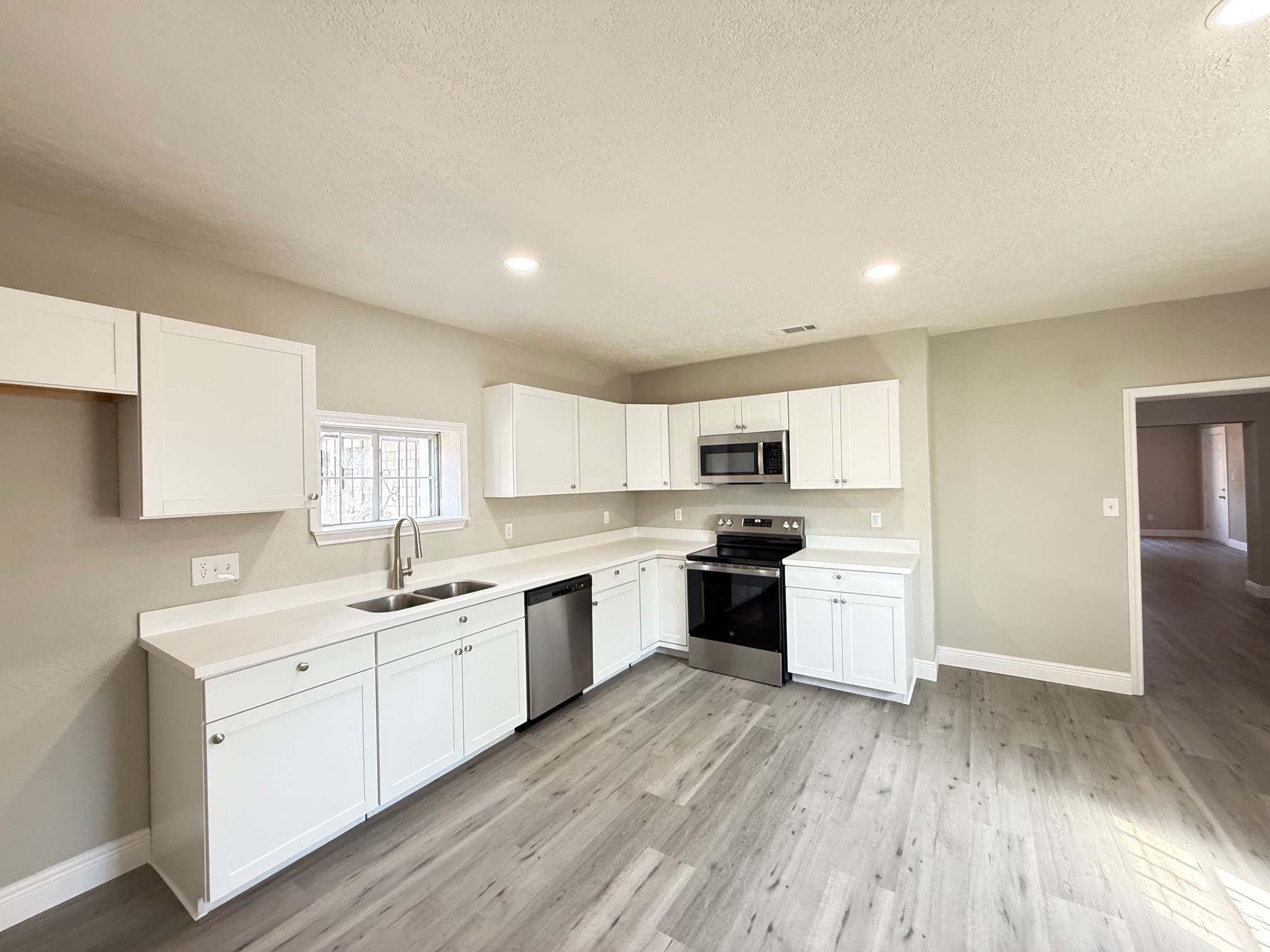 6813 N Wayside Drive, Houston, TX 77028