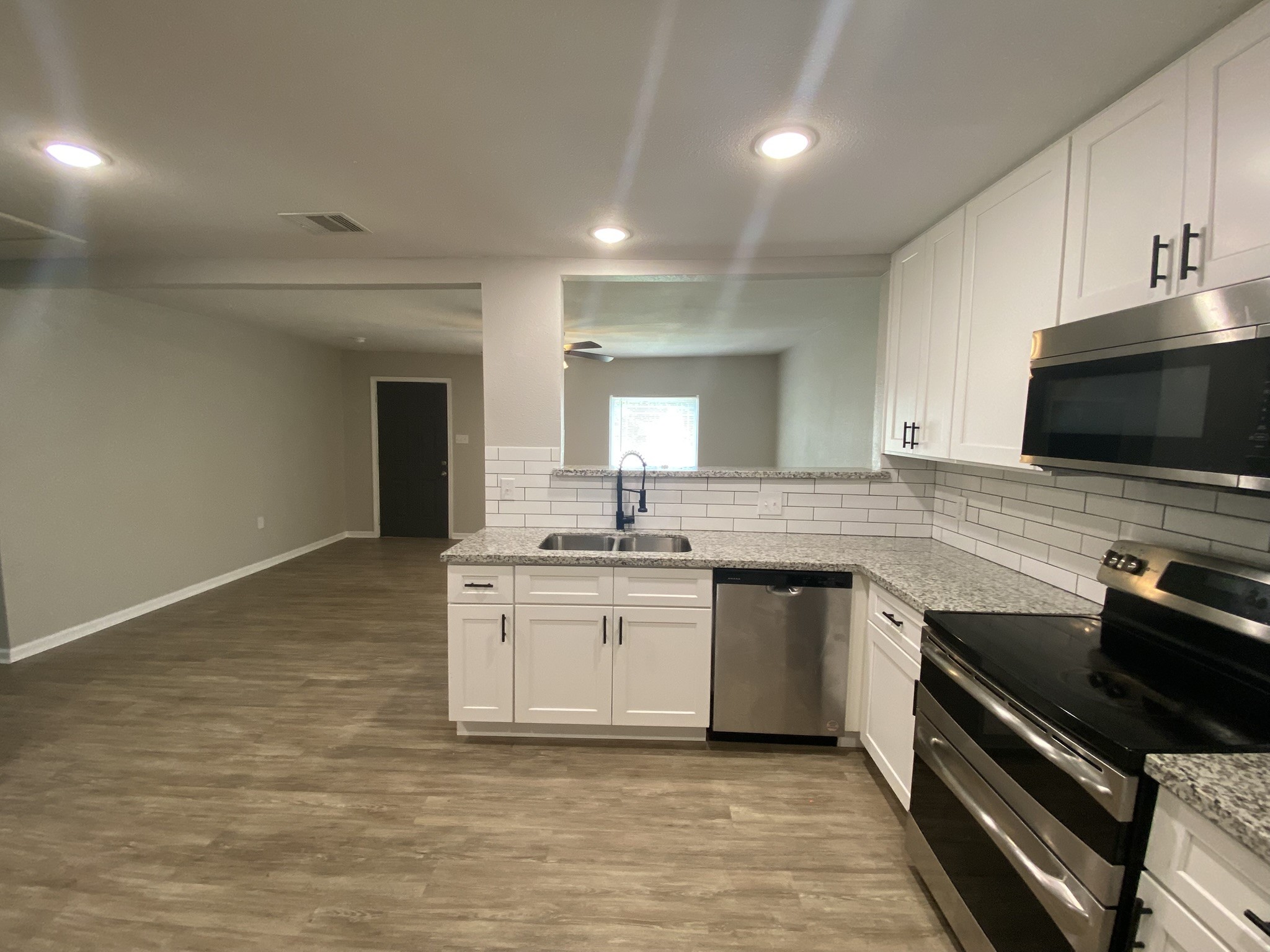 2016 Magnolia Drive, La Marque, TX 77568
