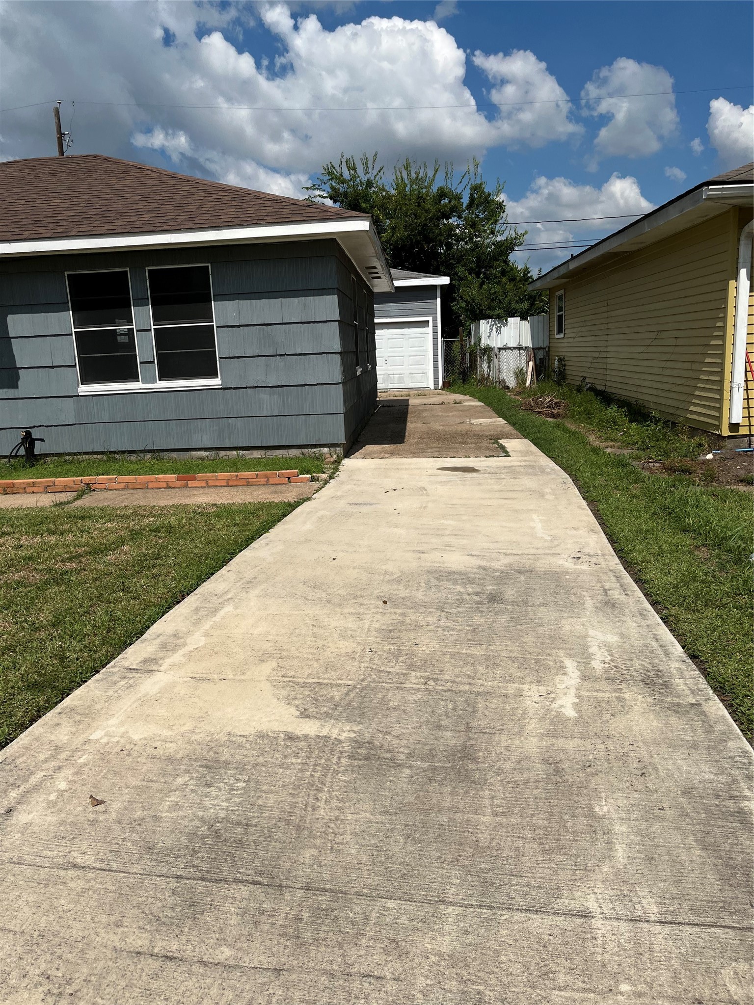 AMPLE PARKING