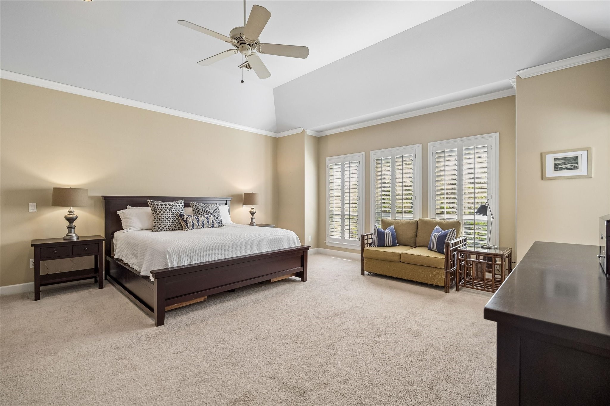 Primary suite: 19 x 18