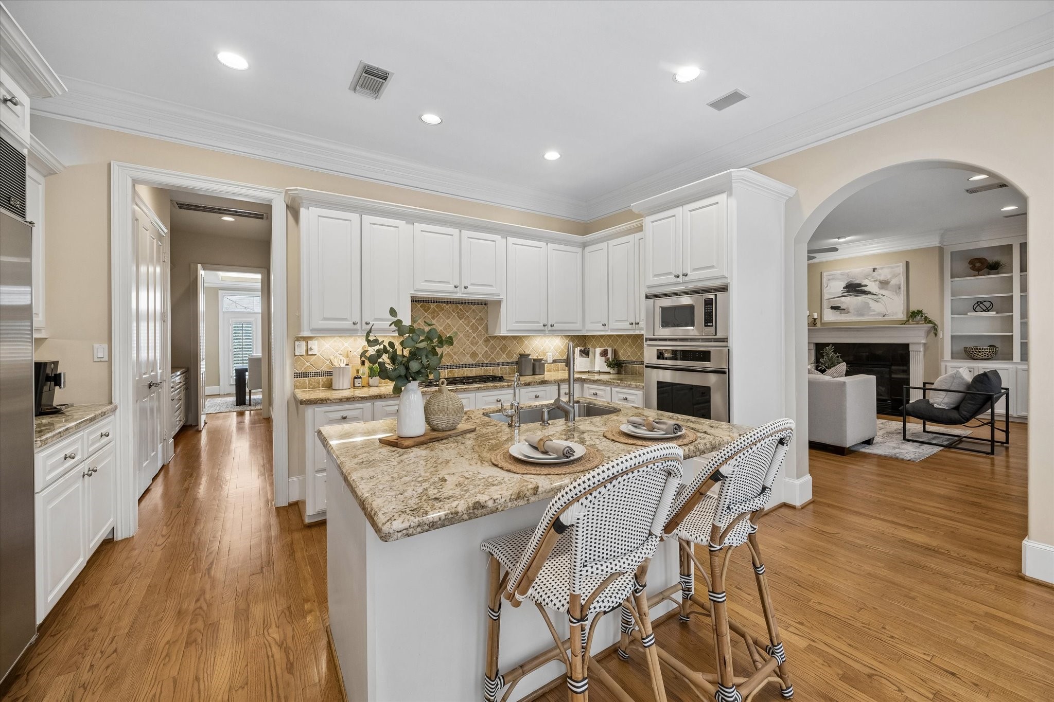 2426 Nantucket Drive, #B, Houston, TX 77057