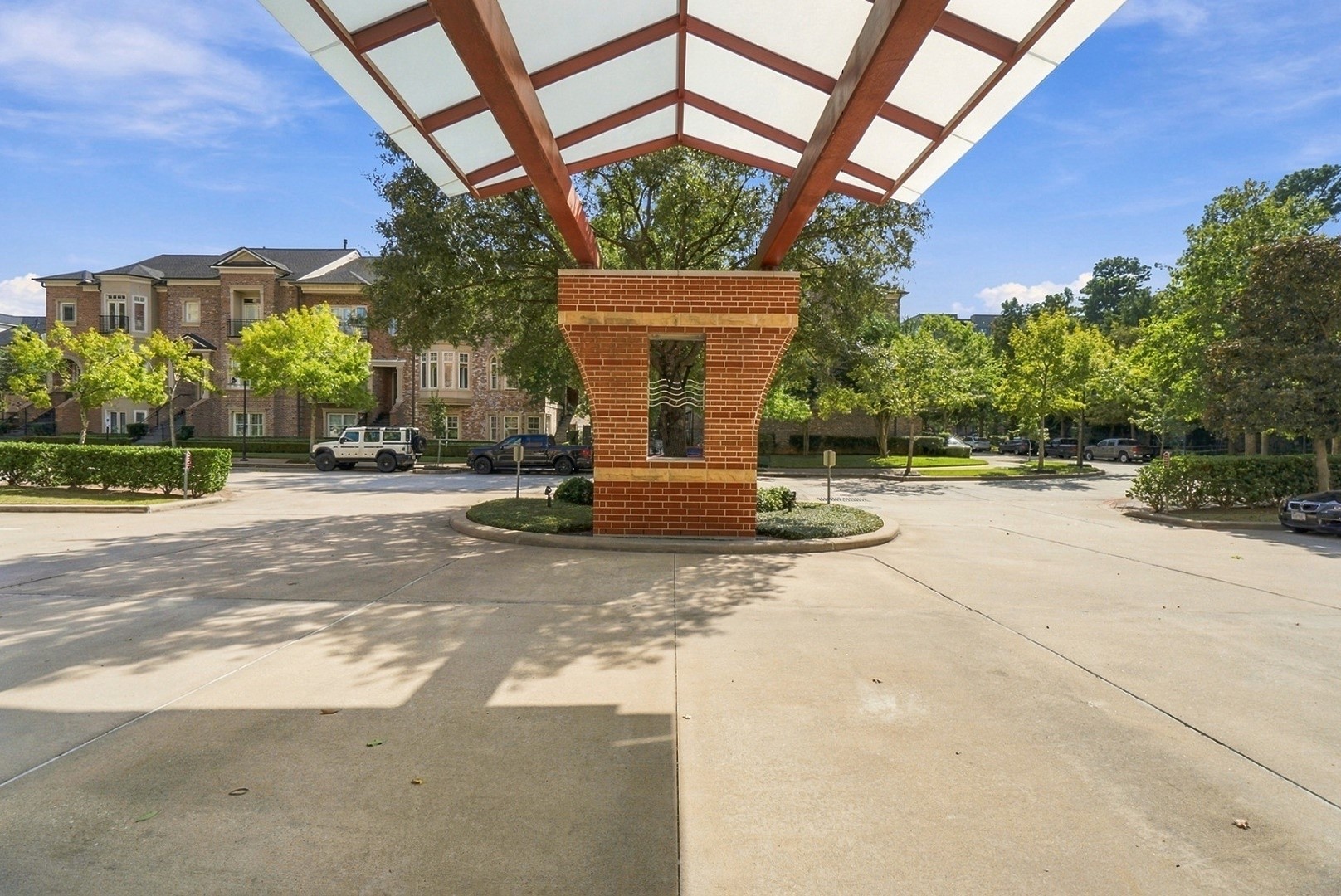 Distinctive covered entrance with impressive architectural details and a convenient arrival area.