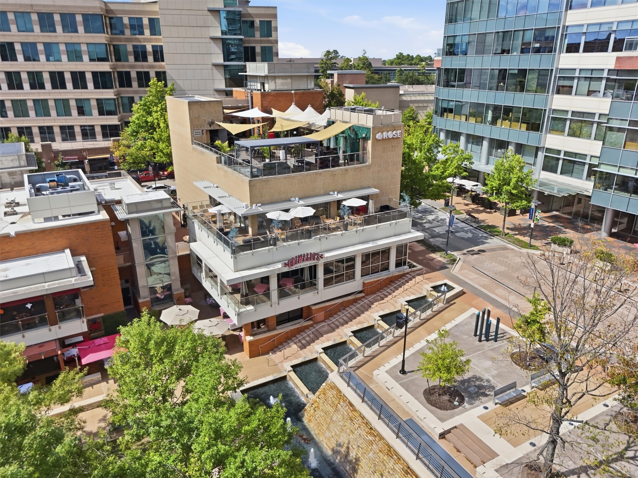 Enjoy the energy of The Woodlands Waterway district, featuring a dynamic mix of dining, shopping, and entertainment.