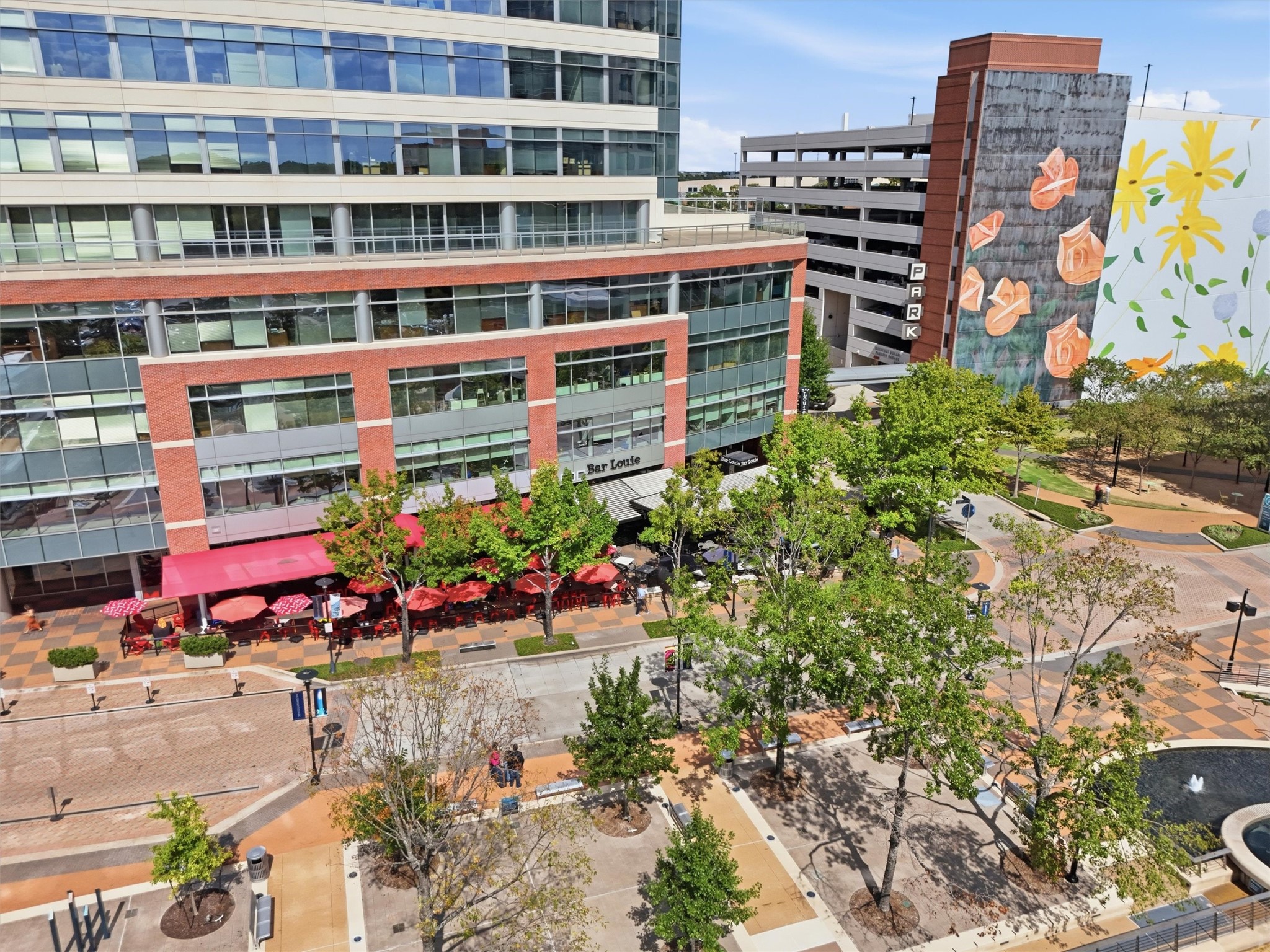 An exceptional location surrounded by modern architecture, convenience, and the vibrant Waterway atmosphere.