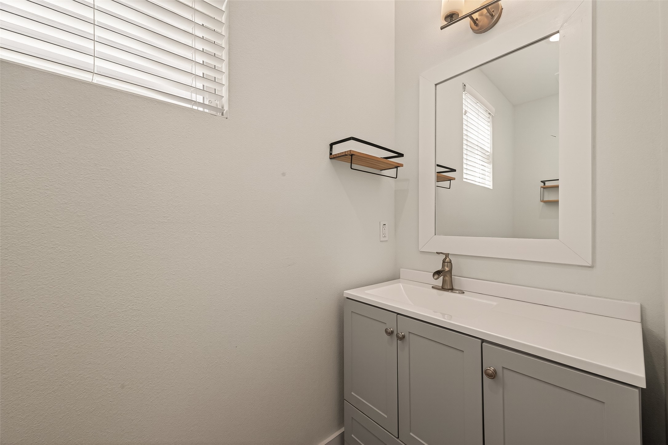 1257 W Tidwell Road, Houston, TX 77091