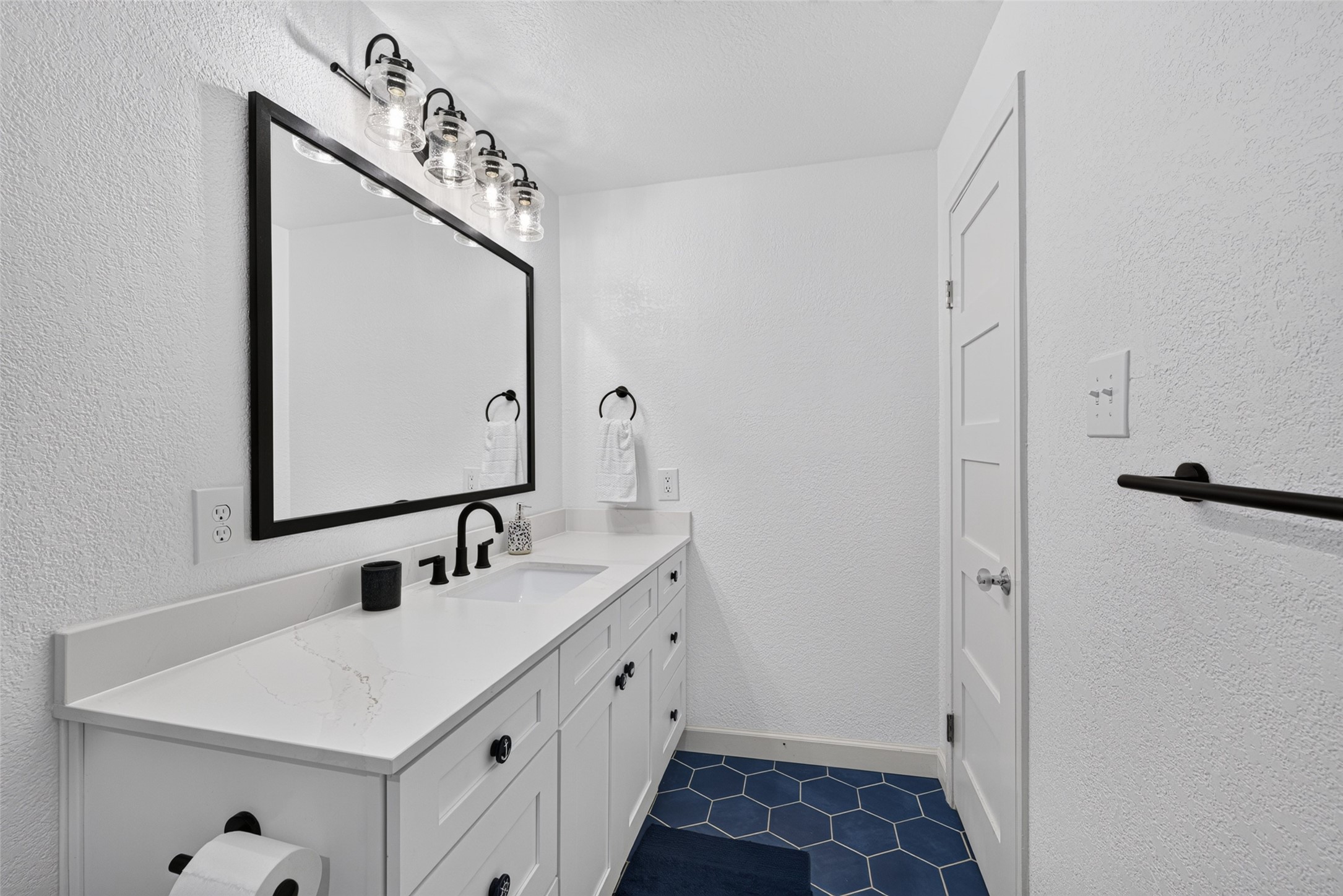 2nd Bathroom