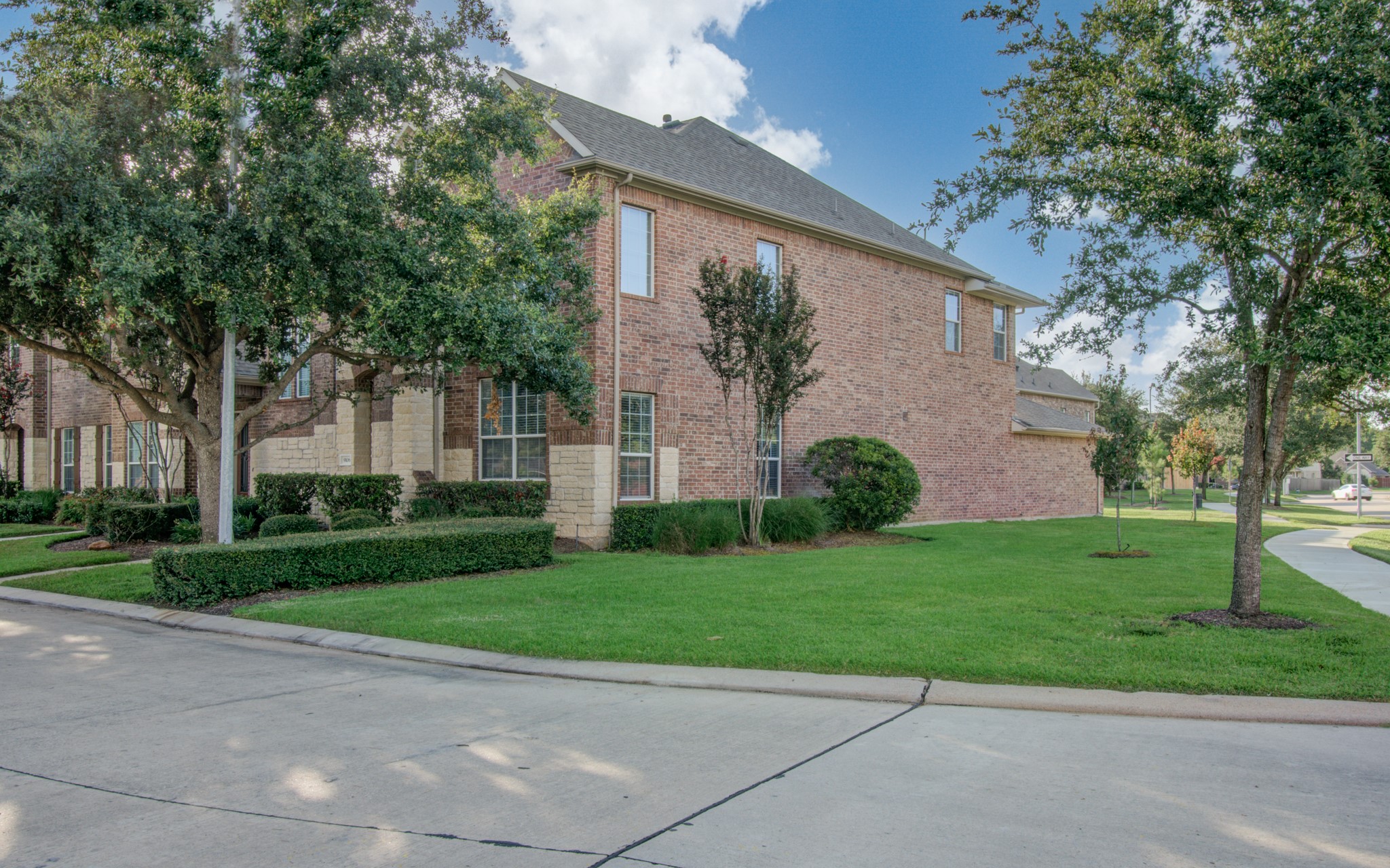 9106 Sunlight Oak Lane, Houston, TX 77070