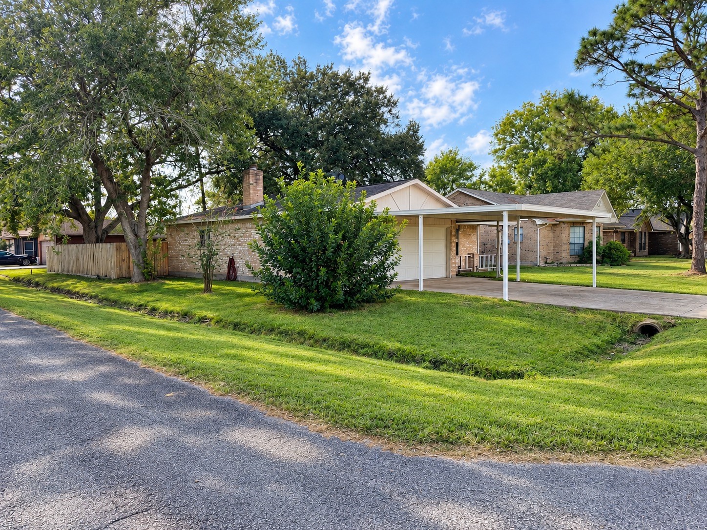 3130 Balzar Drive, Dickinson, TX 77539