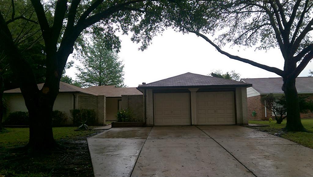 2107 Heritage Colony Drive, Friendswood, TX 77546