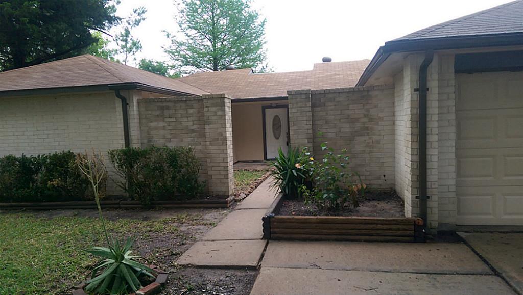 2107 Heritage Colony Drive, Friendswood, TX 77546