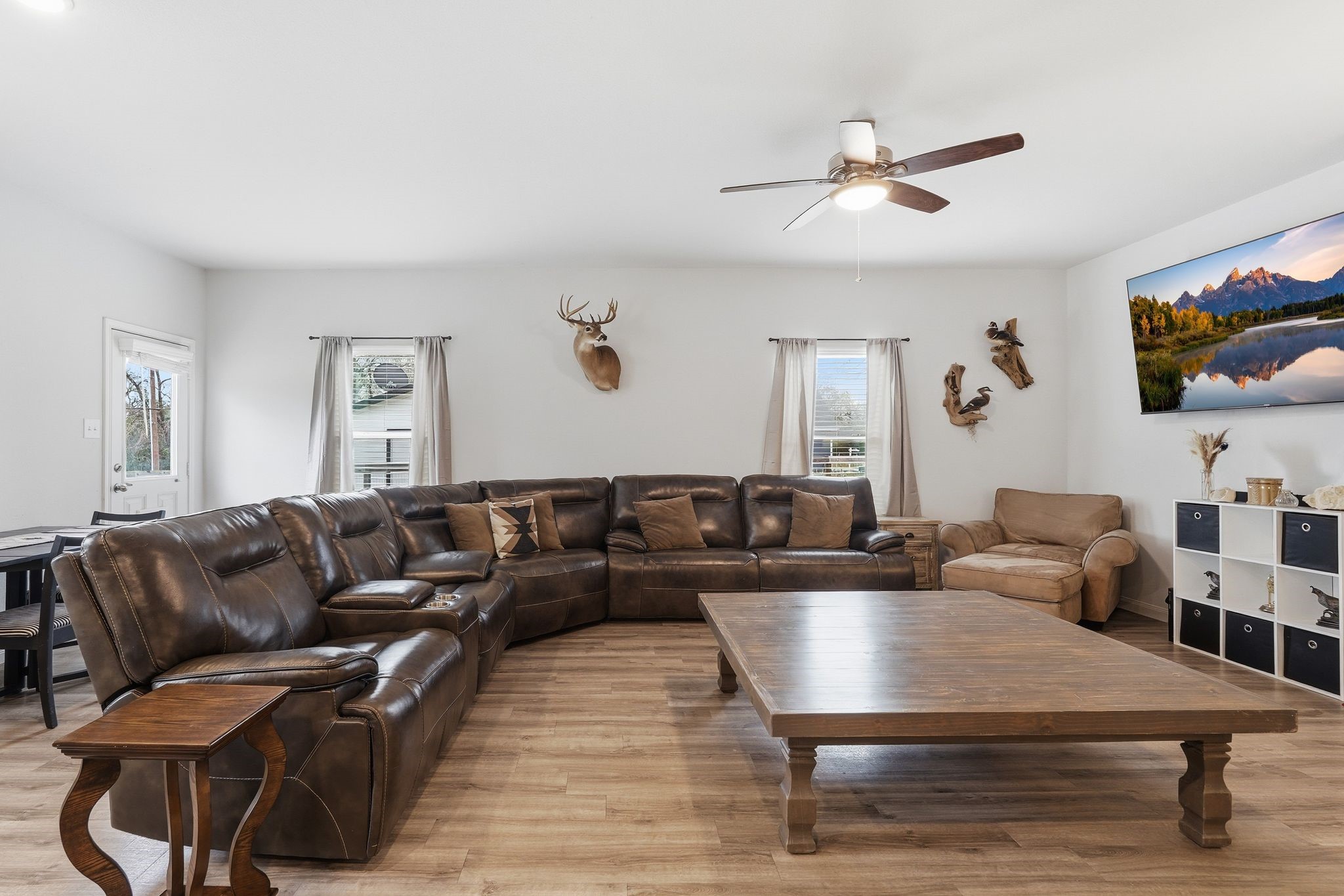 Plenty of room for entertaining and relaxing Plenty of room for entertaining and relaxing