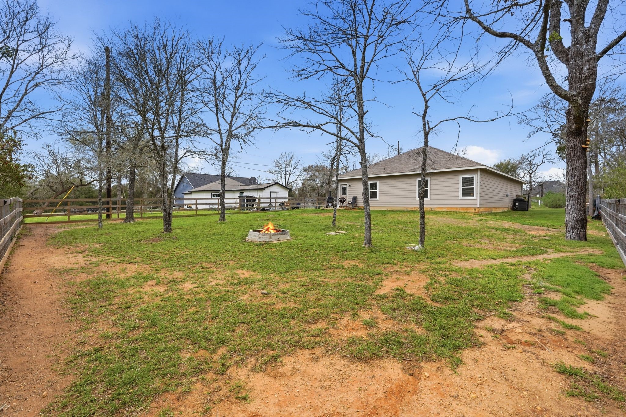 Huge fenced in lot in the backyard