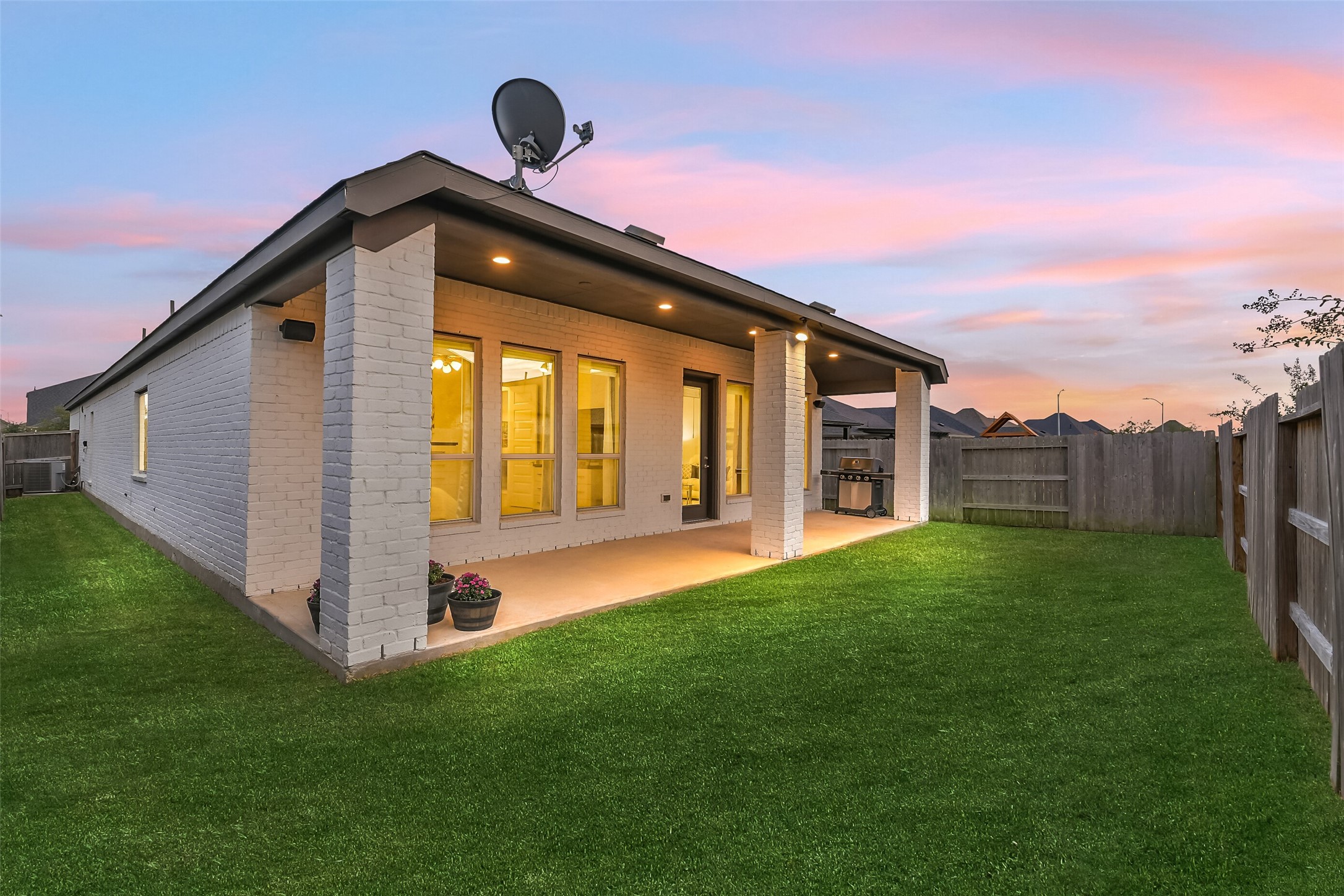 This home has well maintained grass and a fully fenced backyard.