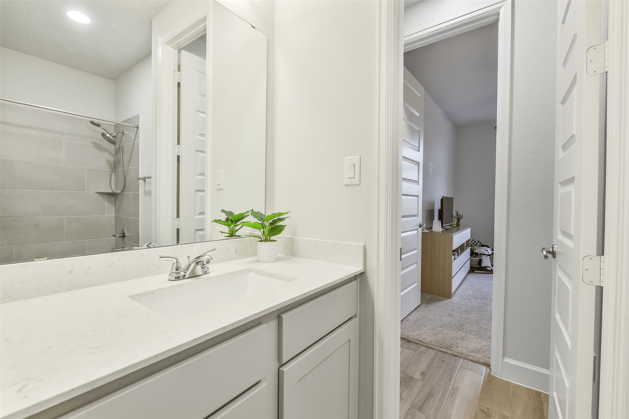 Full secondary bathroom #2.