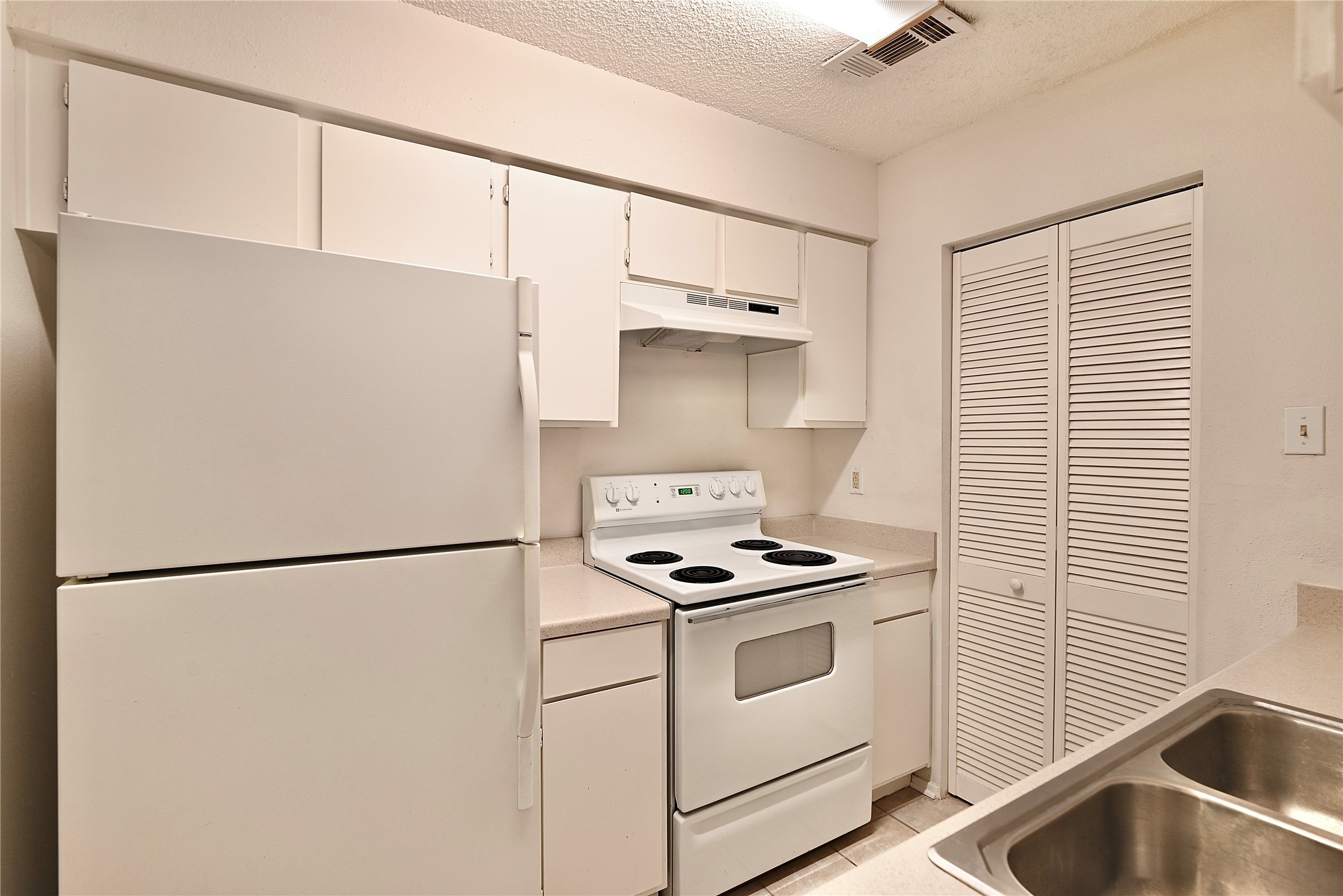 9407 Pagewood Lane, Houston, TX 77063 9407 Pagewood Lane, Houston, TX 77063