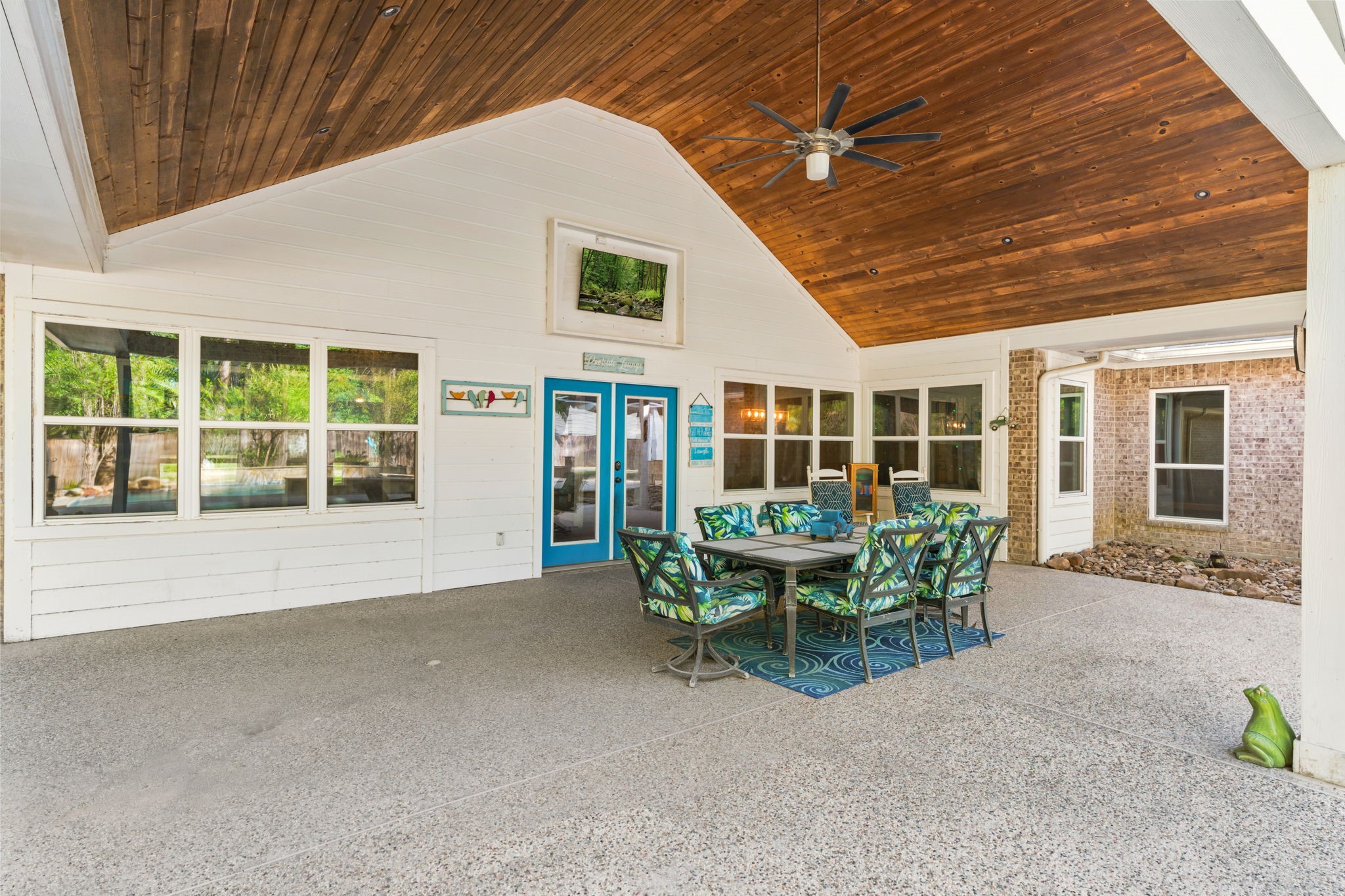 911 Winchester Bend, Huffman, TX 77336