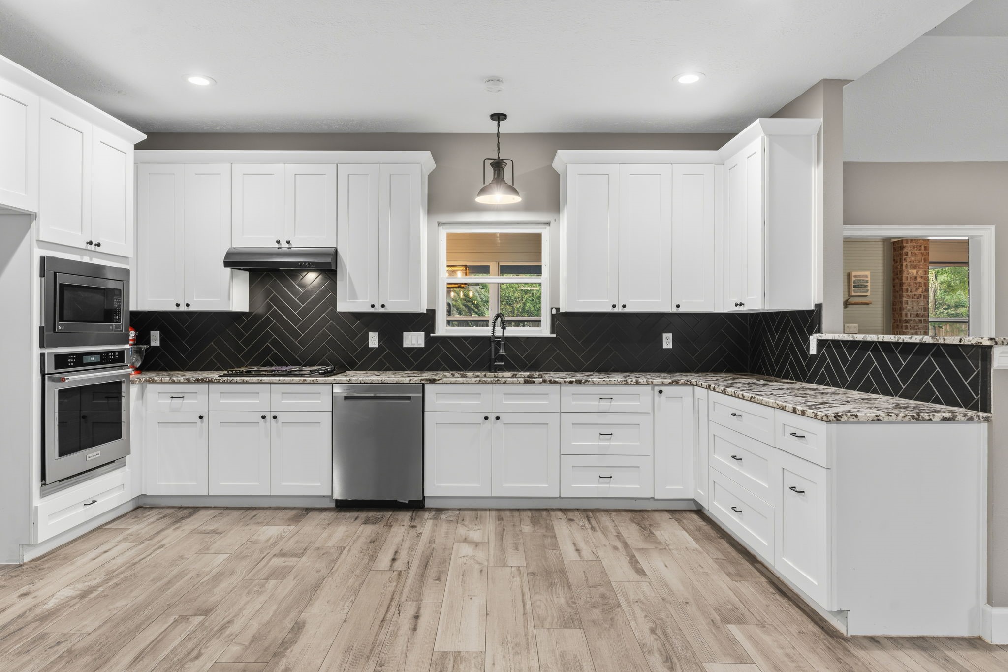 911 Winchester Bend, Huffman, TX 77336