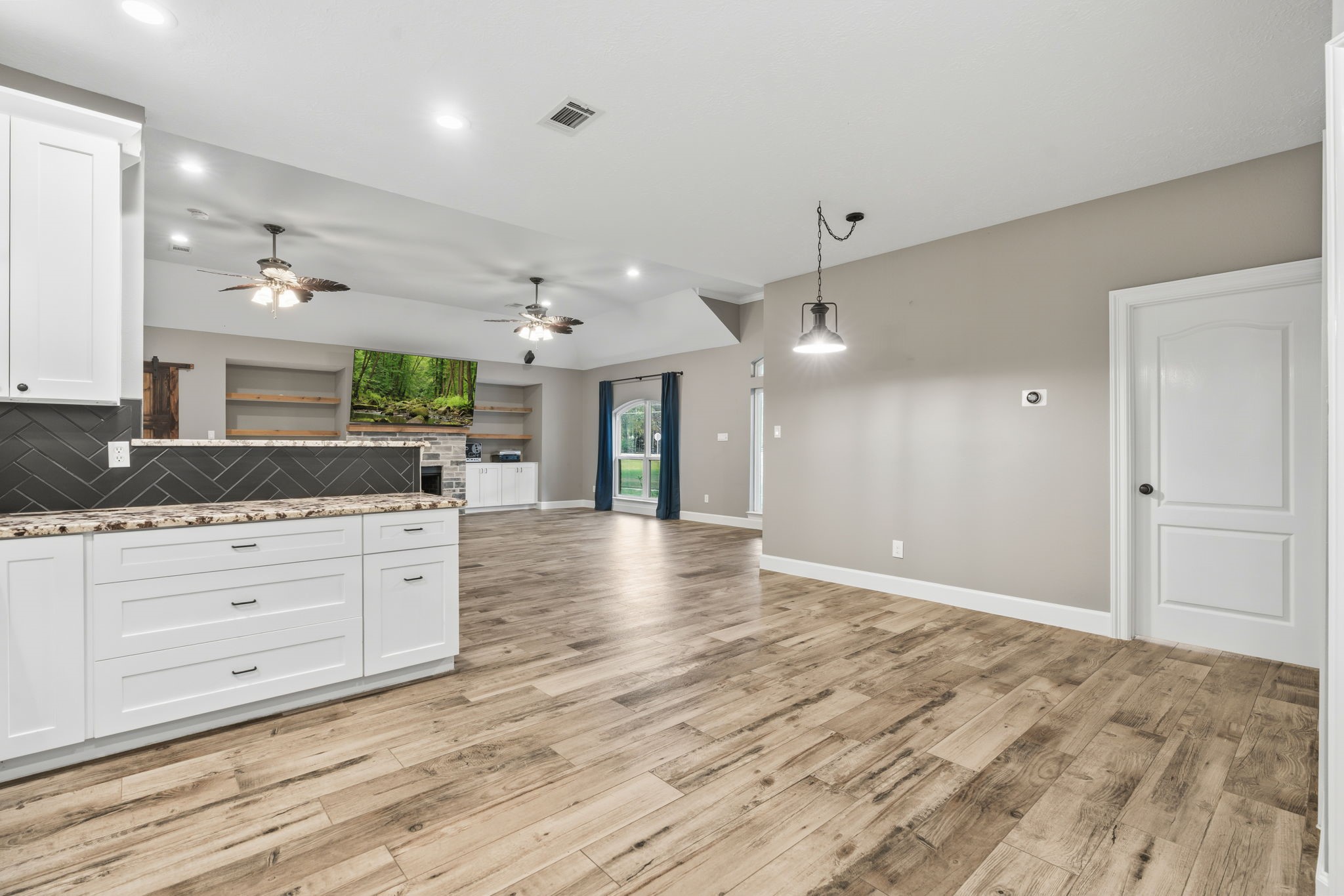 911 Winchester Bend, Huffman, TX 77336