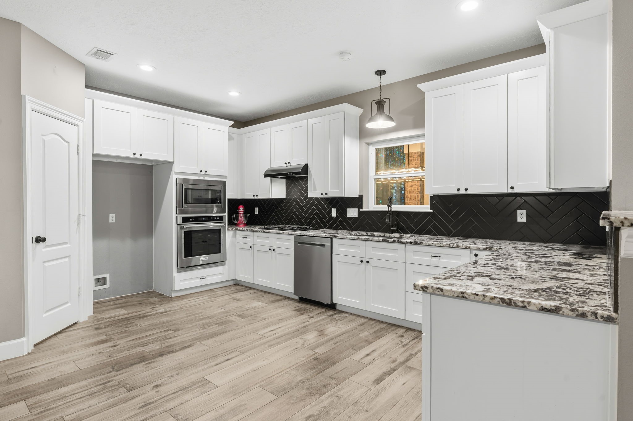 911 Winchester Bend, Huffman, TX 77336