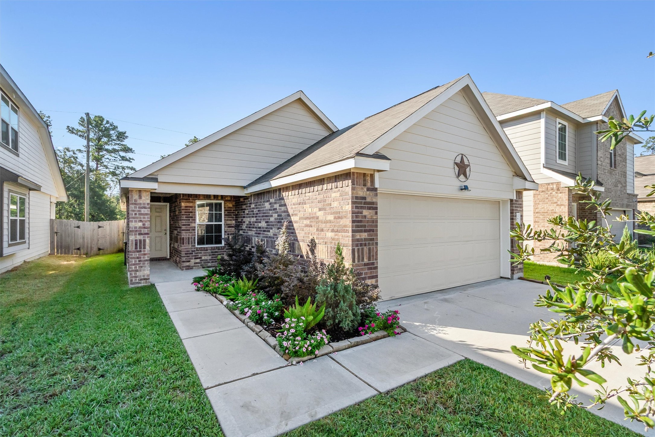 3816 Dyl Smitty Drive, Conroe, TX 77301 3816 Dyl Smitty Drive, Conroe, TX 77301