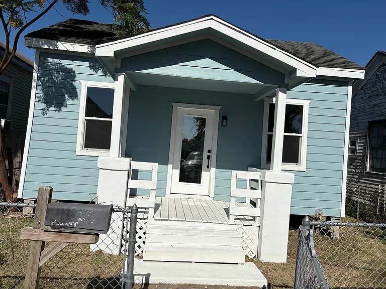 FRONT HOUSE