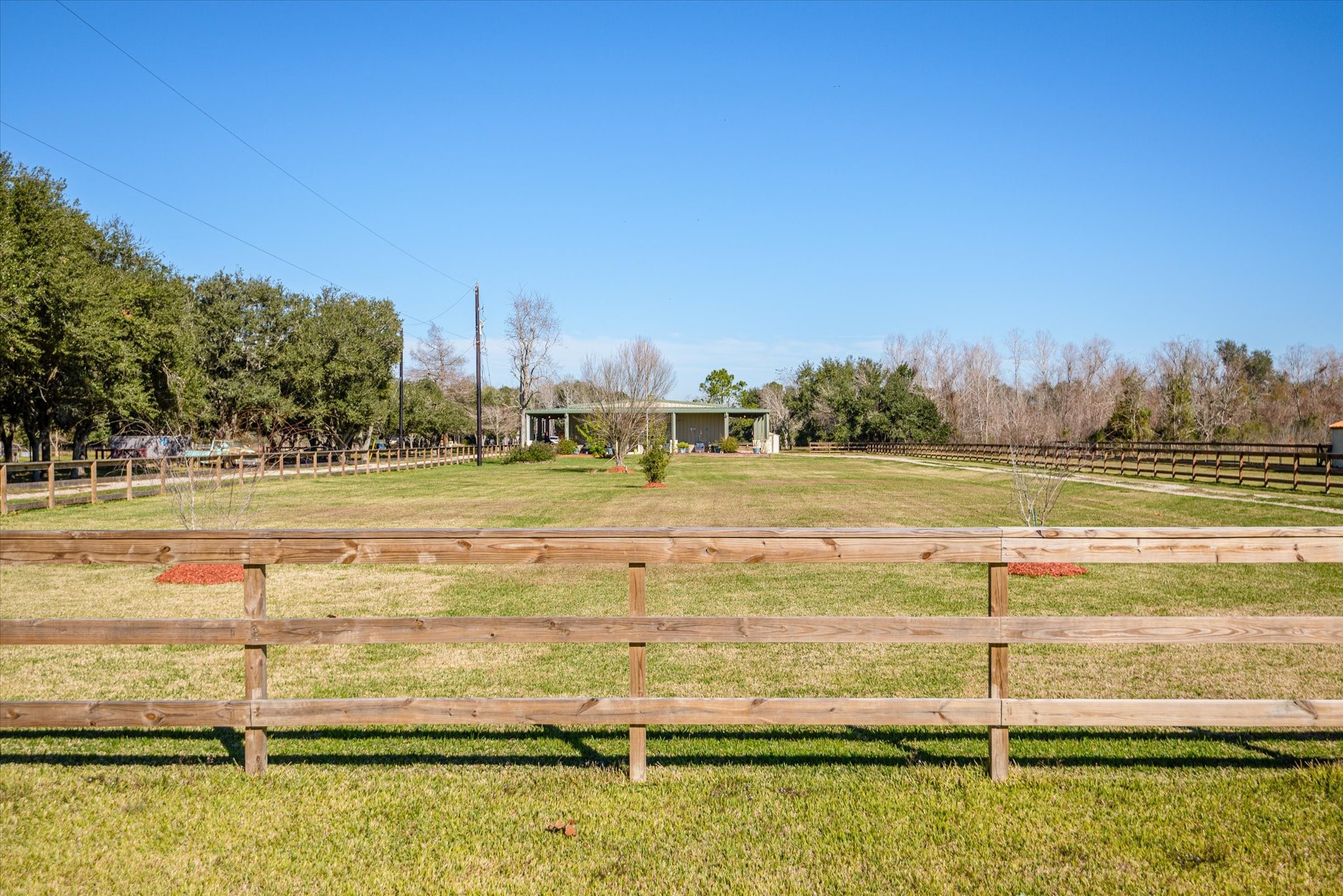5 fully fenced acres.
