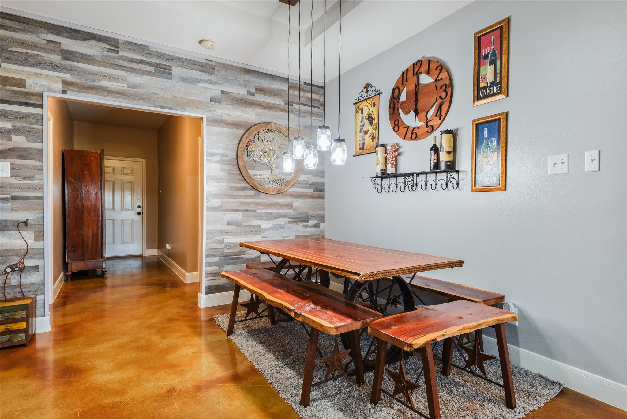 Convenient dining area right off the kitchen.