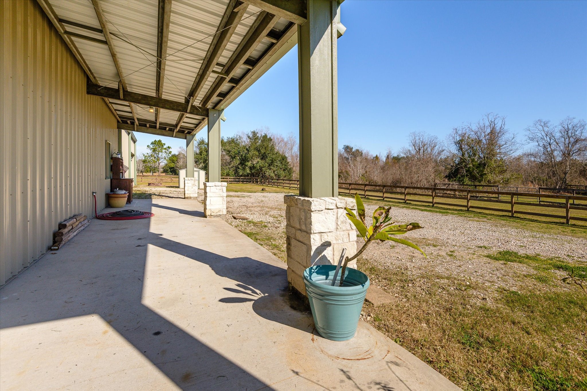 Covered side porch.