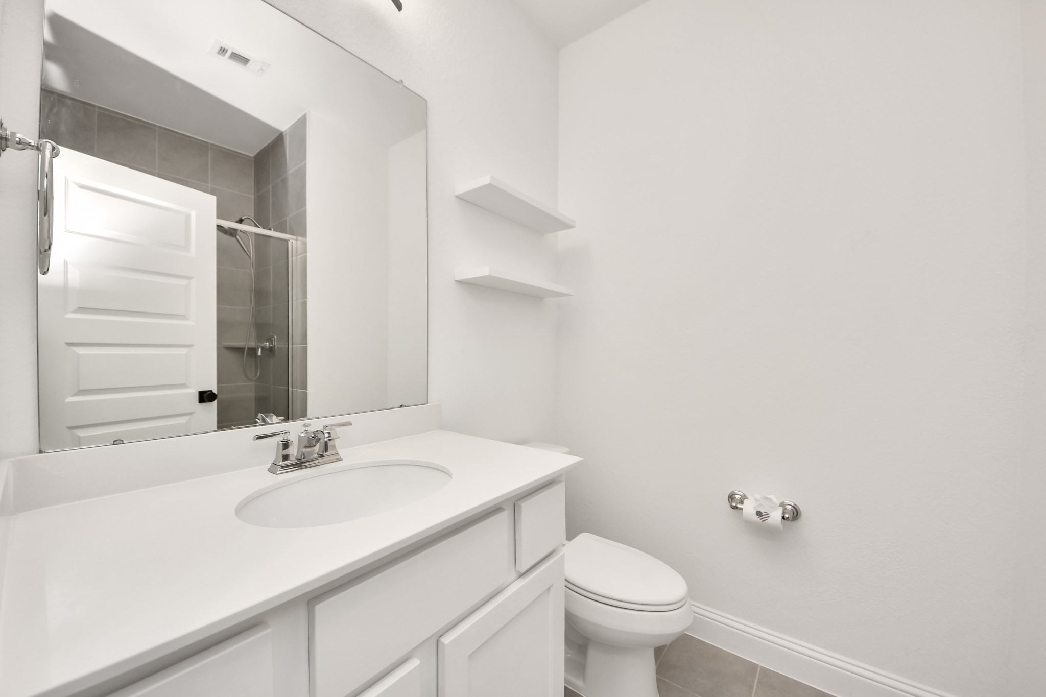 Secondary bathroom upstairs