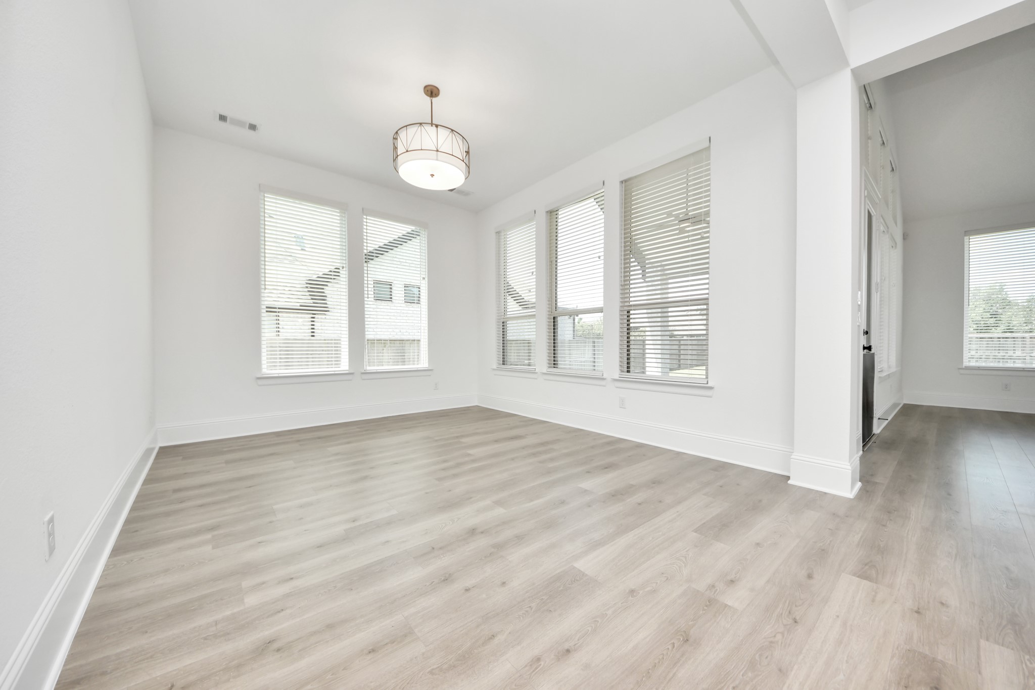 Dining room.
