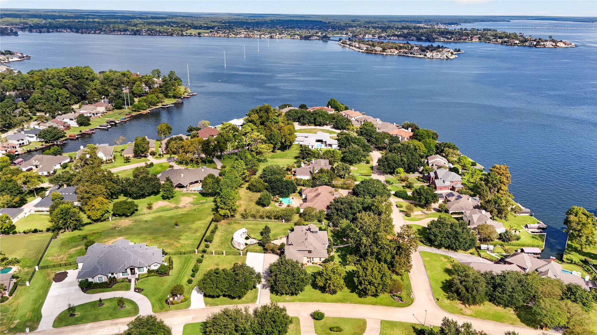 118 Waterfront Drive, Montgomery, TX 77356