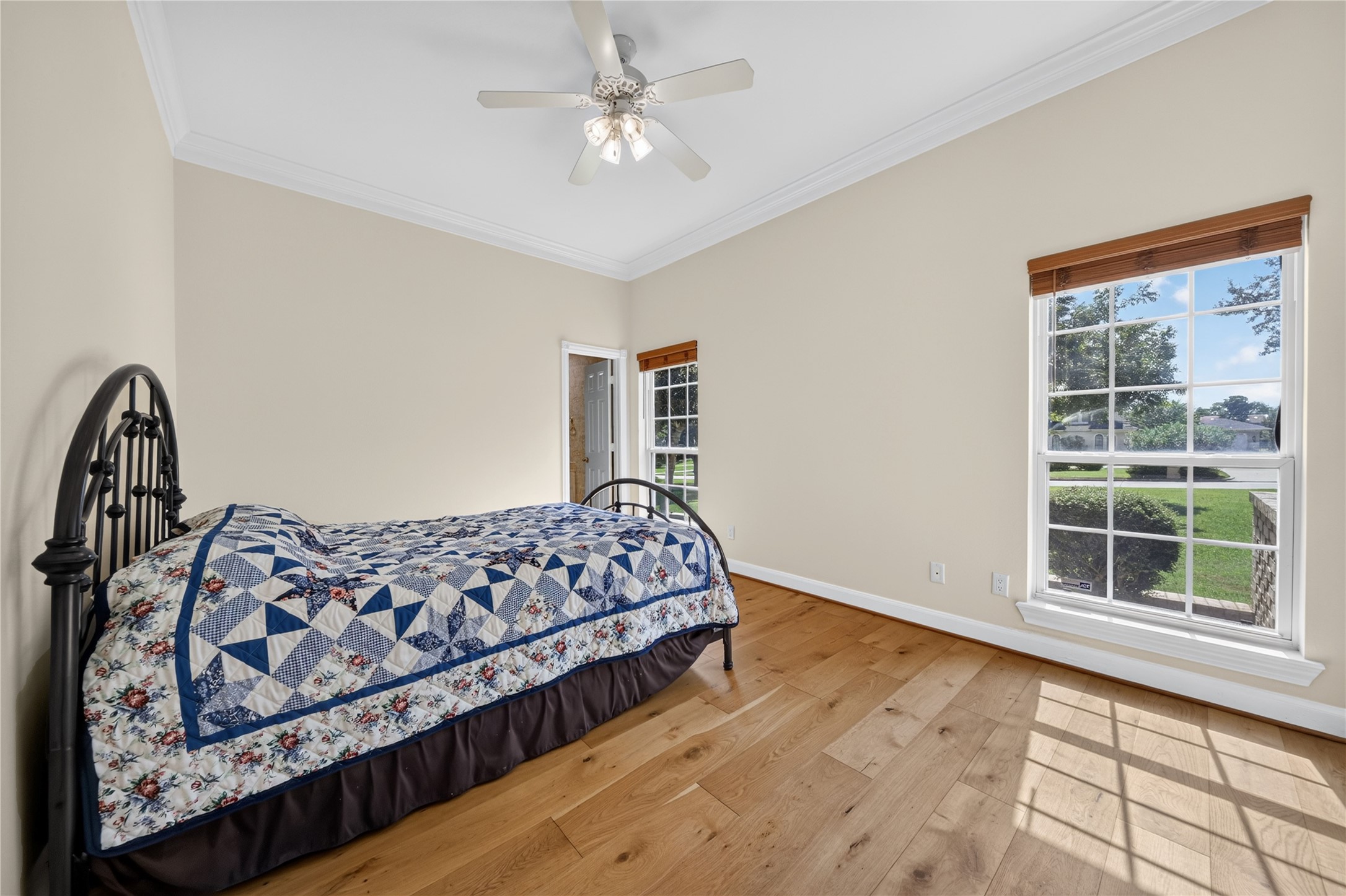 118 Waterfront Drive, Montgomery, TX 77356