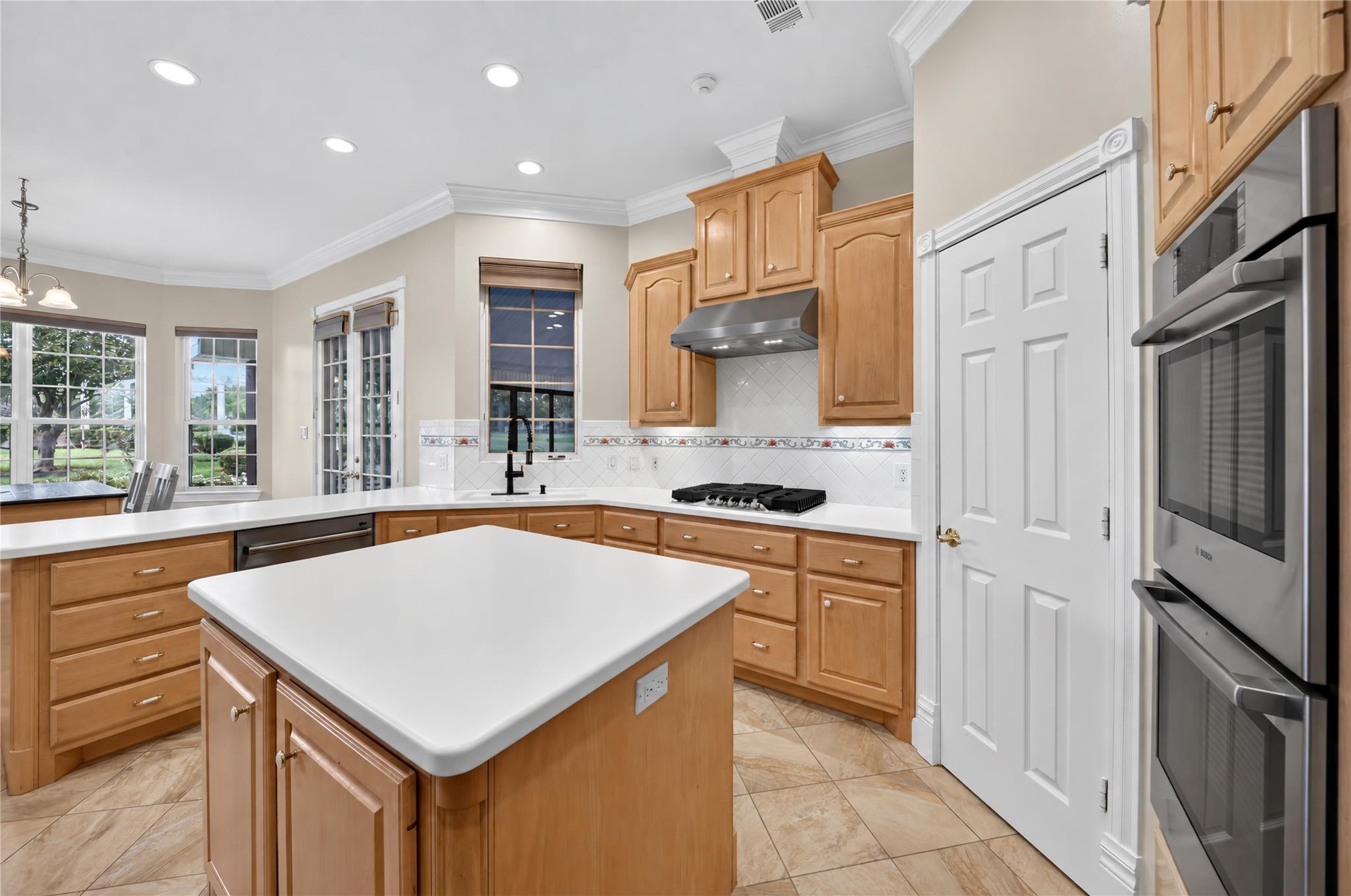 118 Waterfront Drive, Montgomery, TX 77356