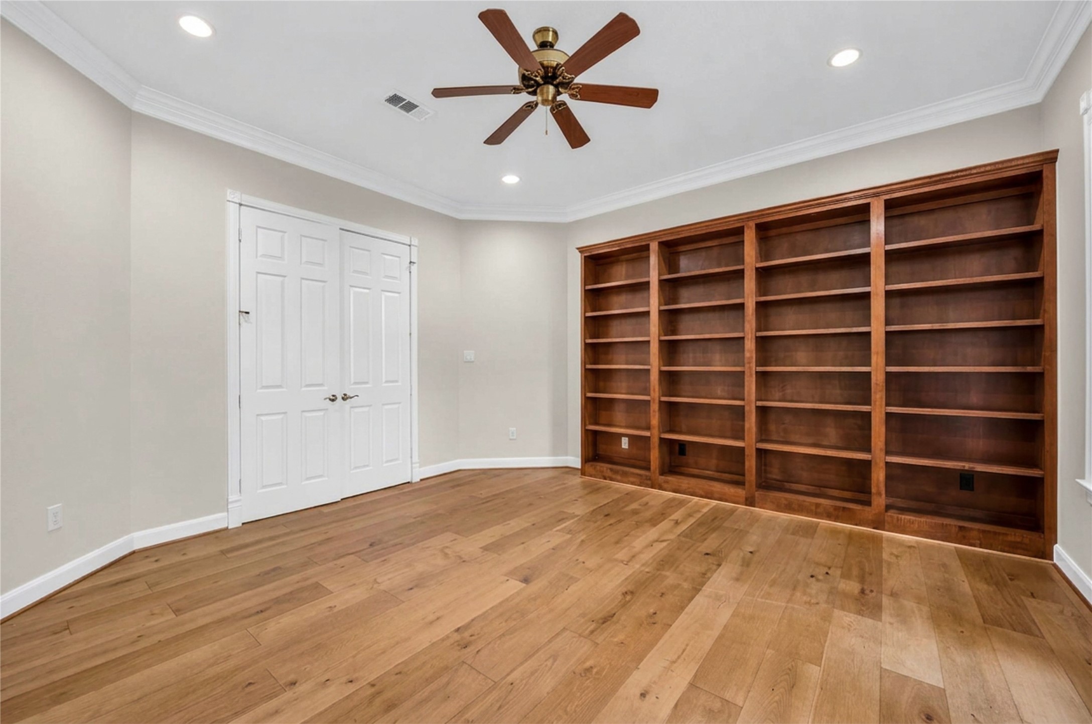 118 Waterfront Drive, Montgomery, TX 77356