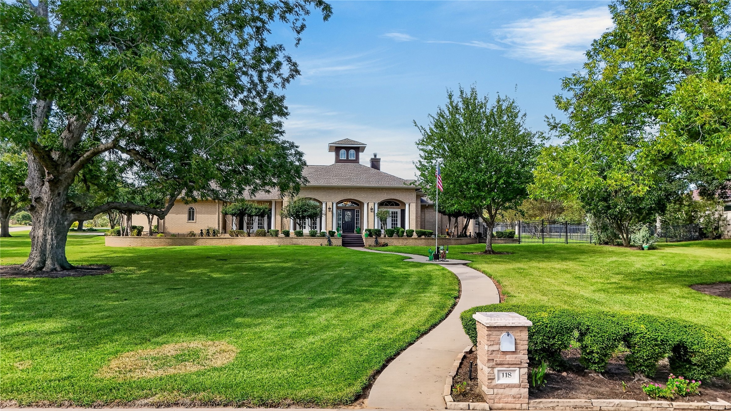 118 Waterfront Drive, Montgomery, TX 77356