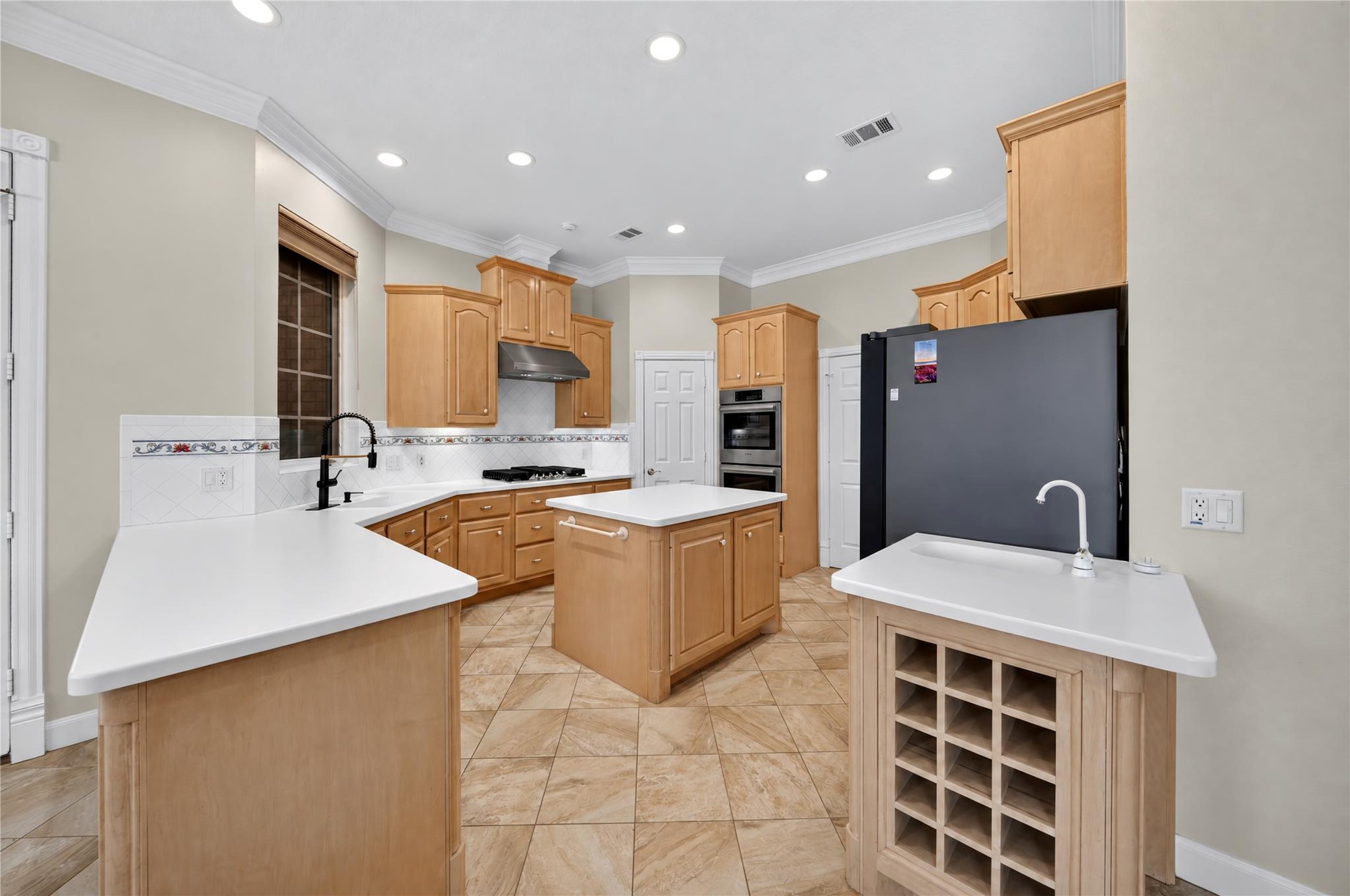 118 Waterfront Drive, Montgomery, TX 77356