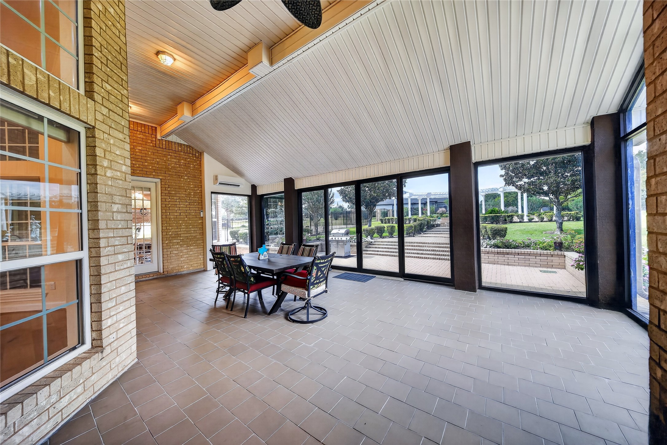 118 Waterfront Drive, Montgomery, TX 77356