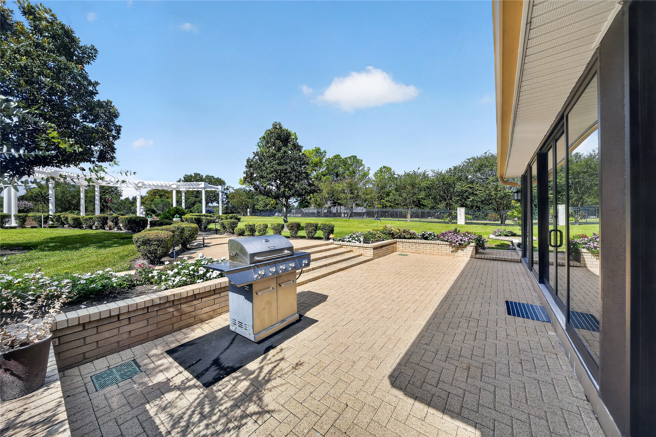 118 Waterfront Drive, Montgomery, TX 77356