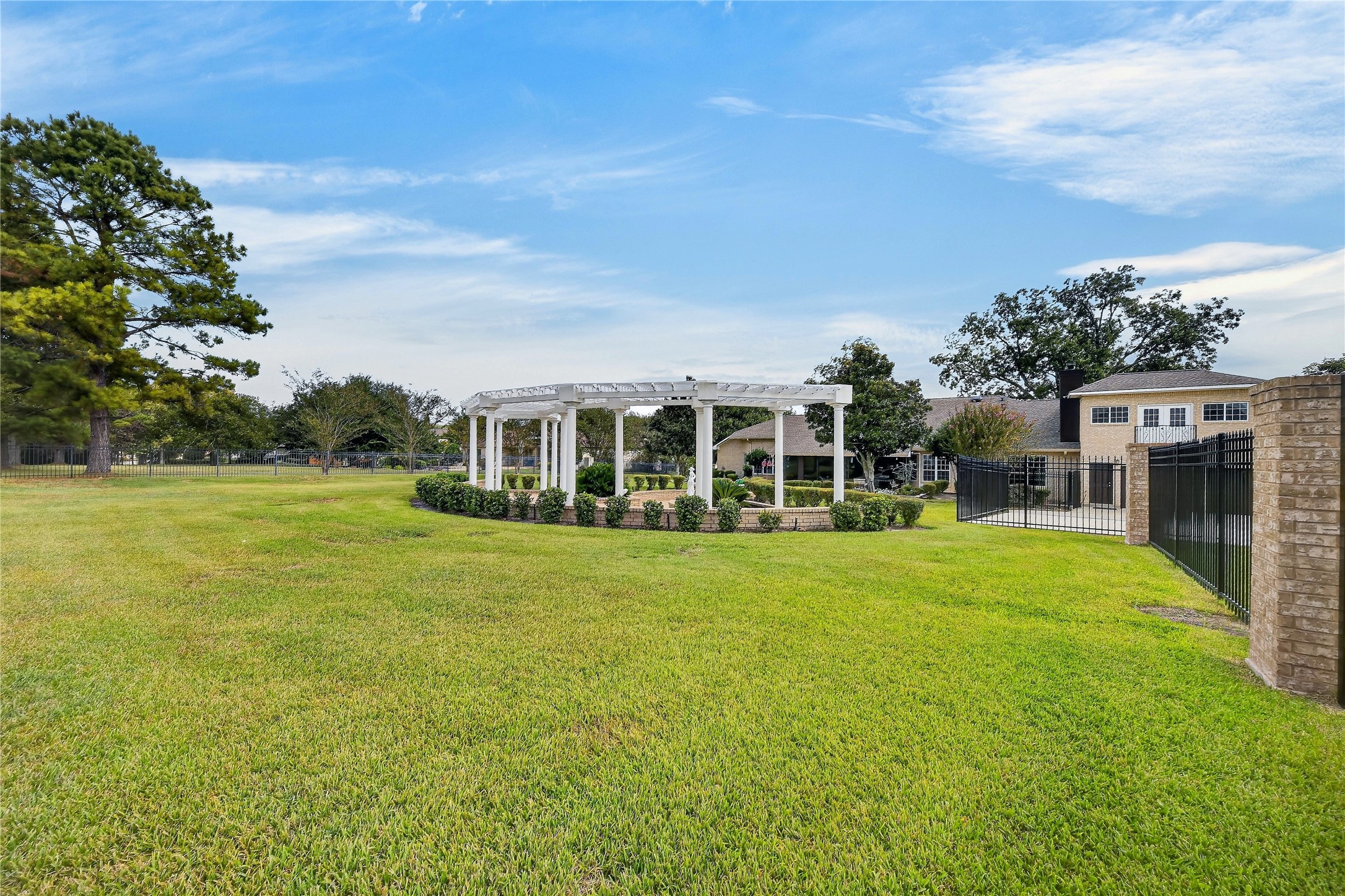 118 Waterfront Drive, Montgomery, TX 77356