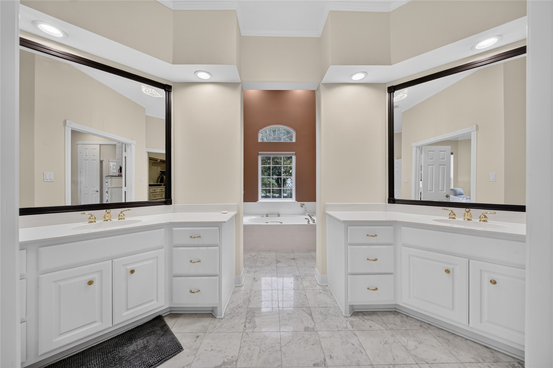 118 Waterfront Drive, Montgomery, TX 77356