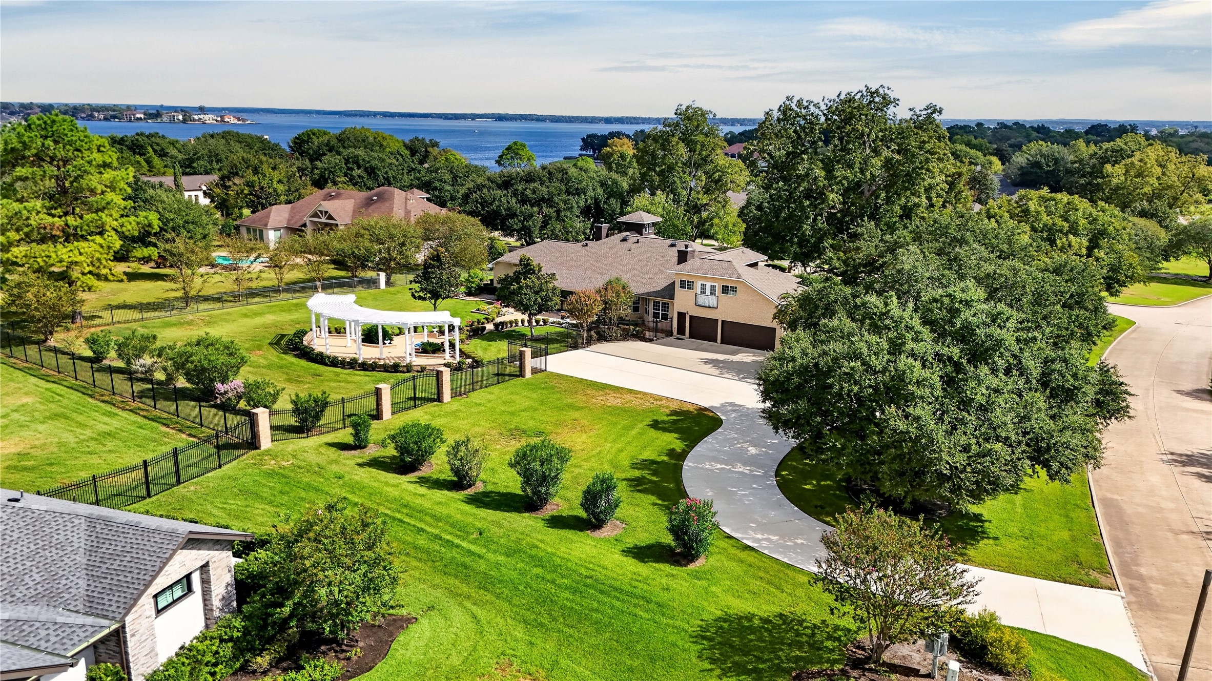 118 Waterfront Drive, Montgomery, TX 77356