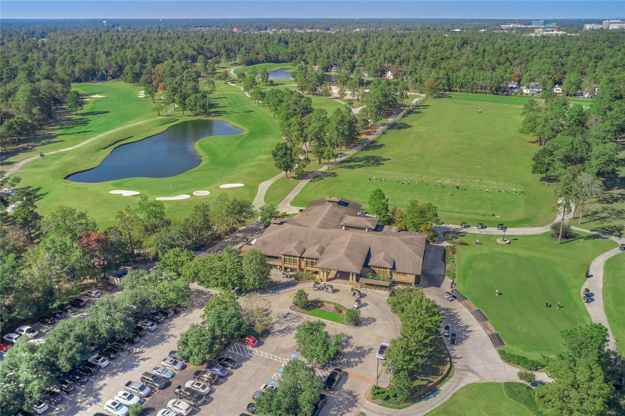 Experience the exceptional golf lifestyle of The Woodlands, home to championship courses, picturesque fairways, and breathtaking natural surroundings!