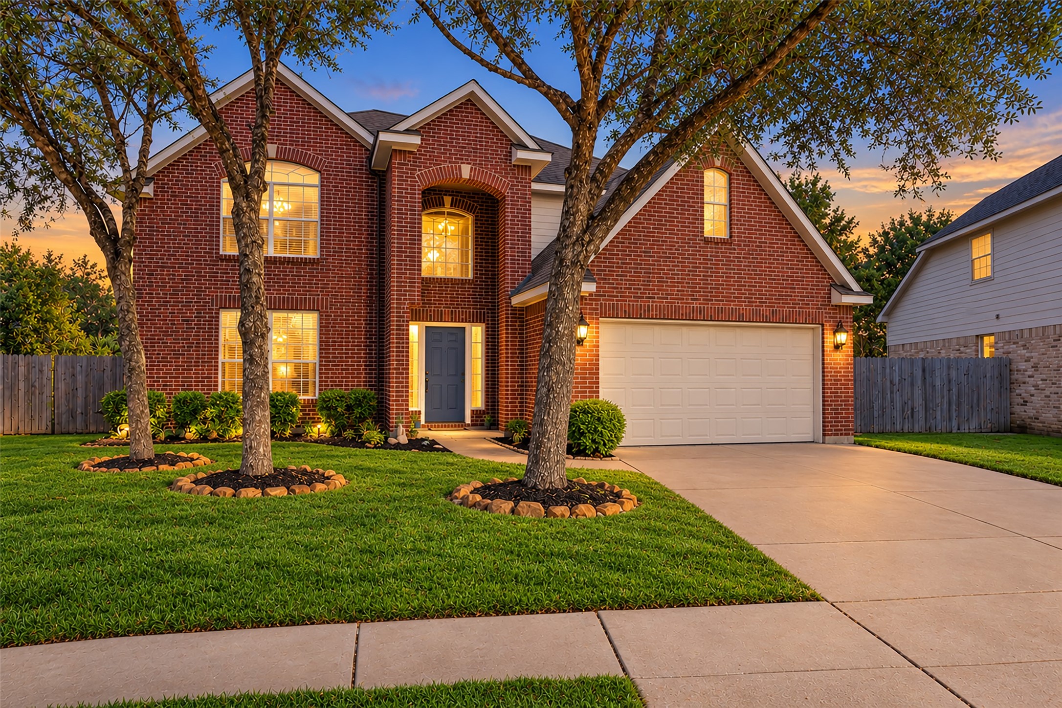 Welcome to 440 Magnolia Blossom. Excellent location in highly sought after League City and CCISD schools.