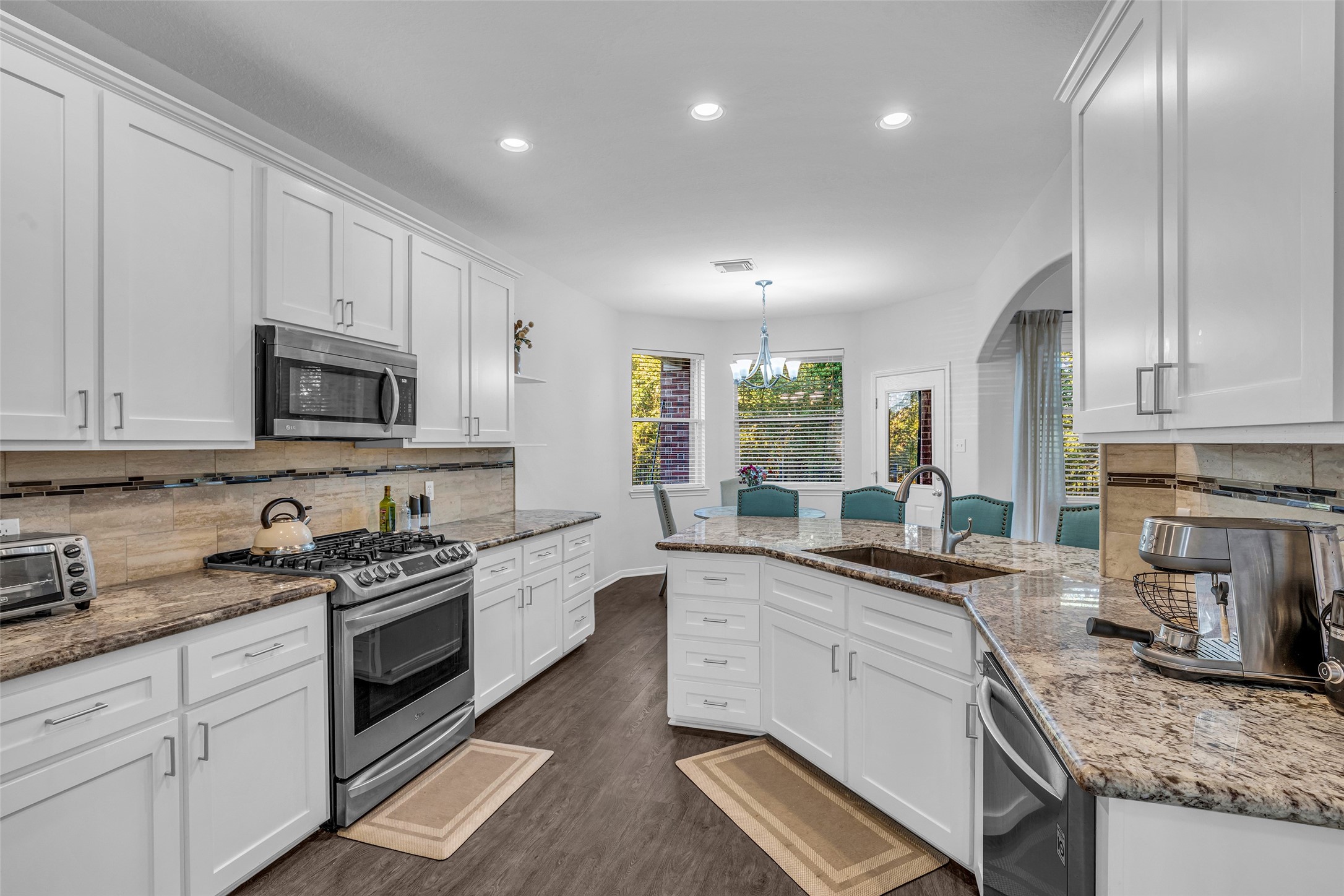 Great transition to the large chef's kitchen.